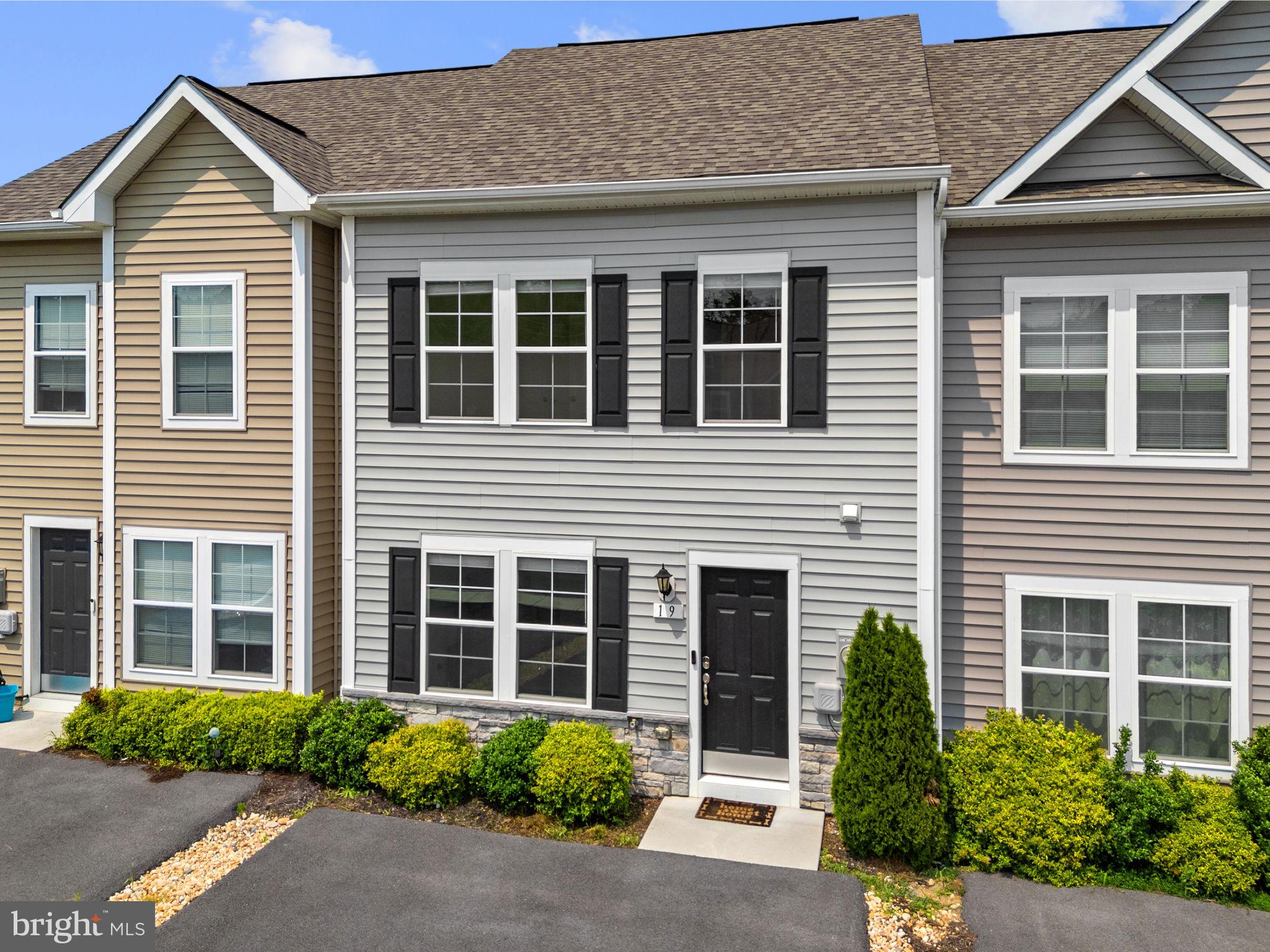 WHISPERING PINES - Residential