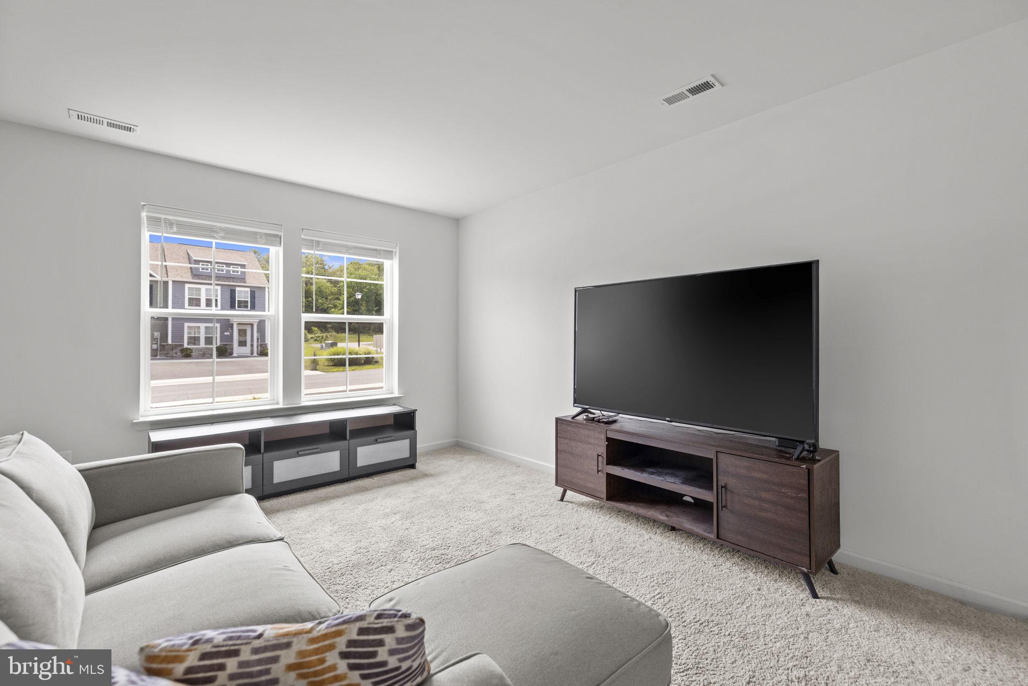 WHISPERING PINES - Residential