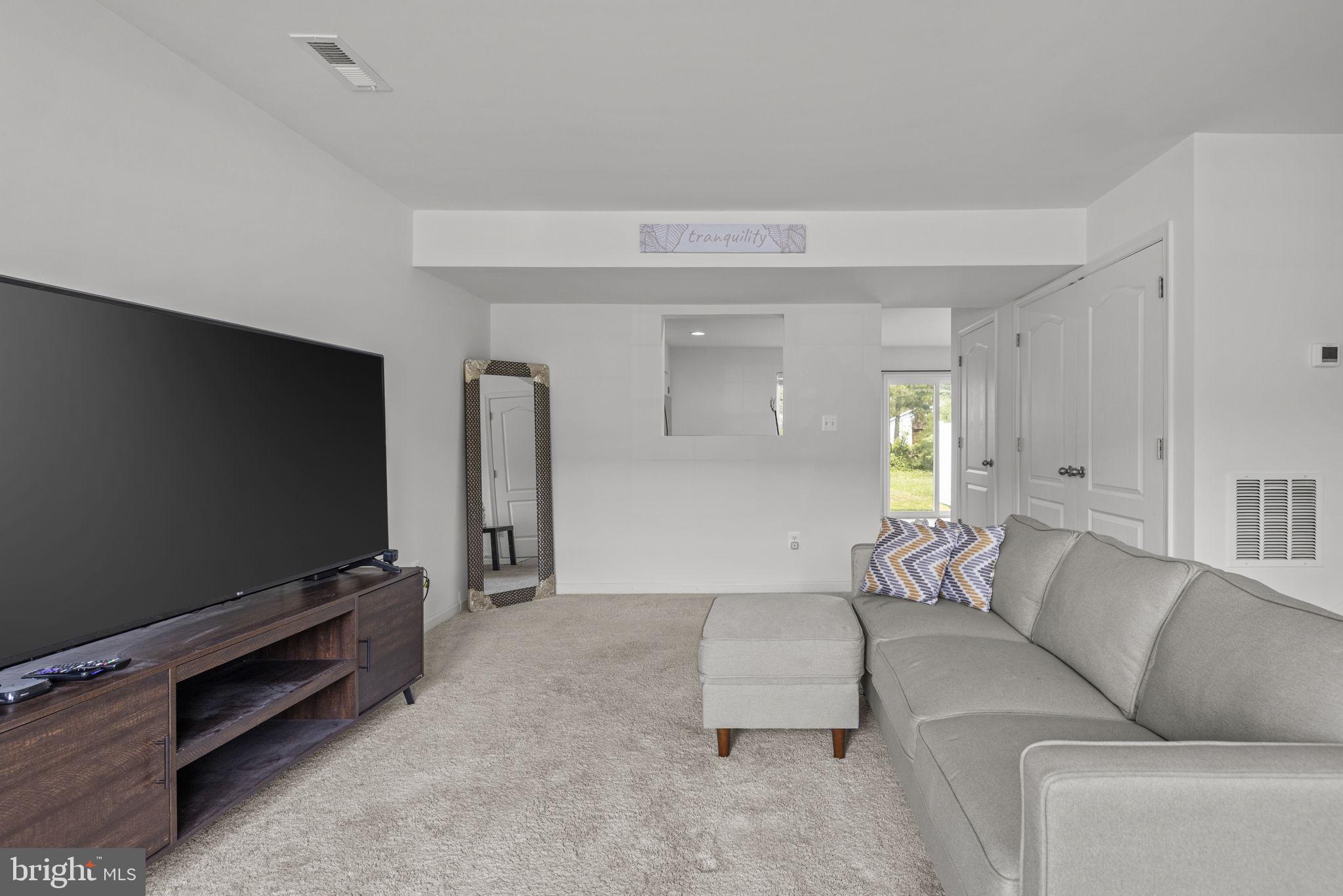 WHISPERING PINES - Residential