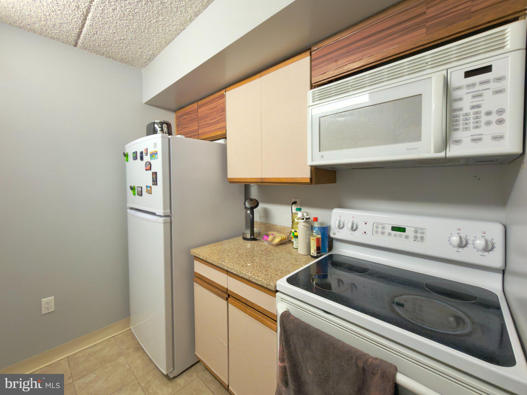 QUEEN VILLAGE - Residential