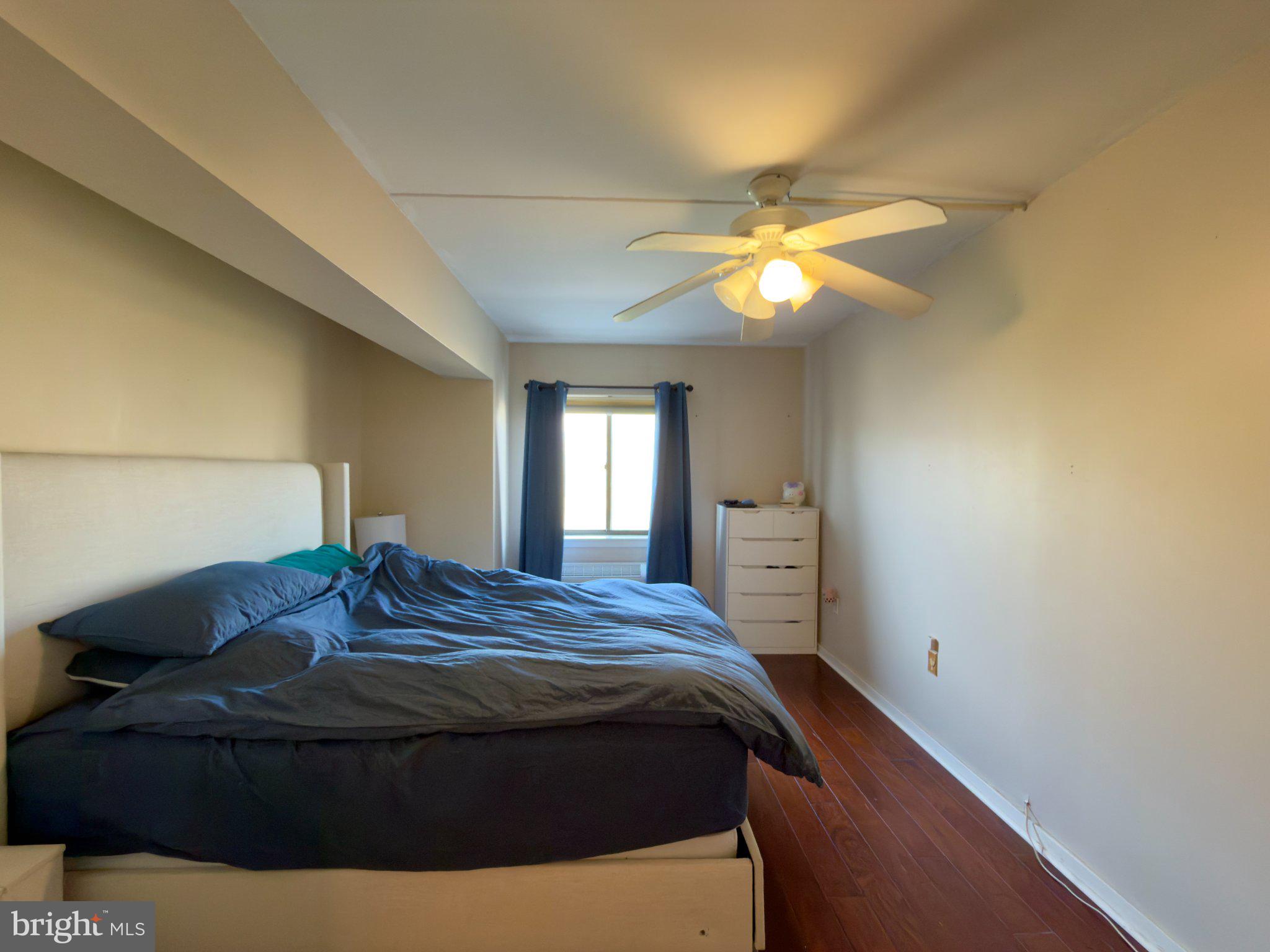 QUEEN VILLAGE - Residential
