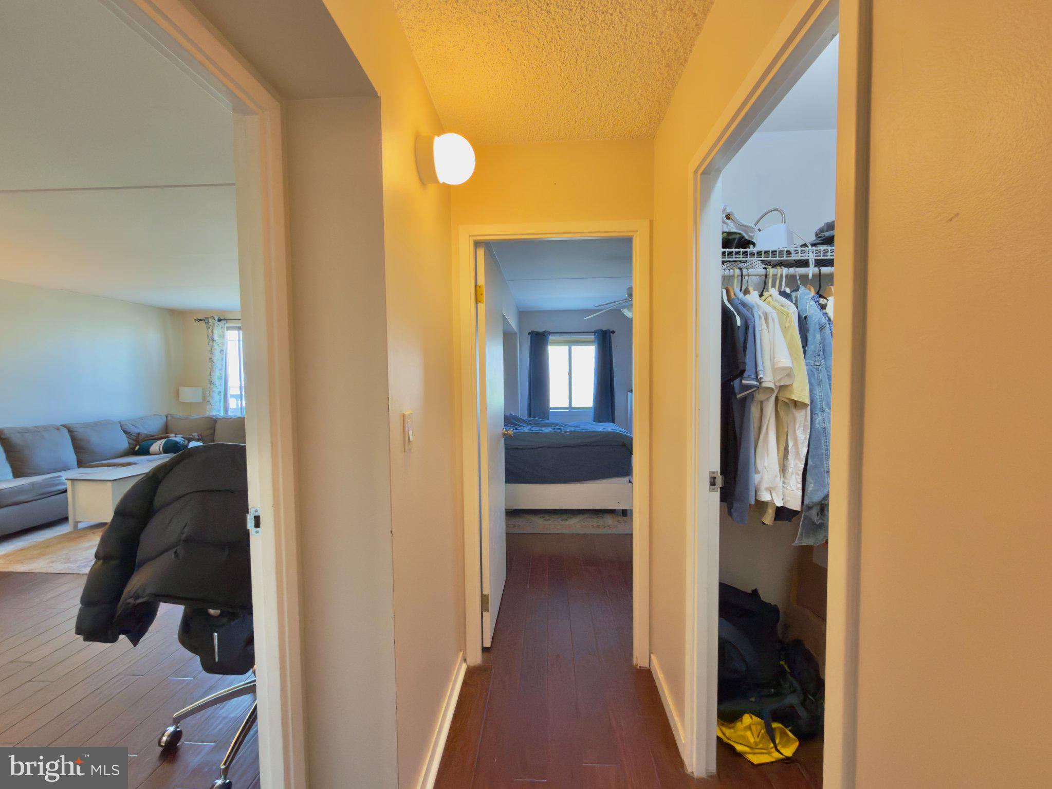 QUEEN VILLAGE - Residential