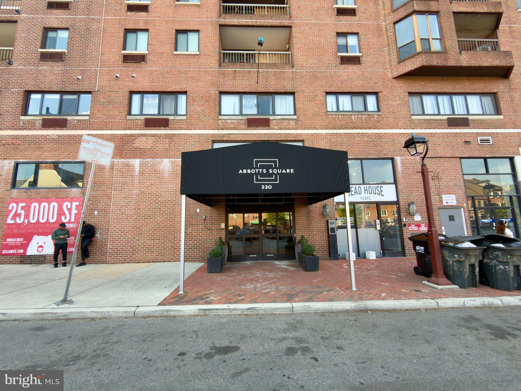 QUEEN VILLAGE - Residential