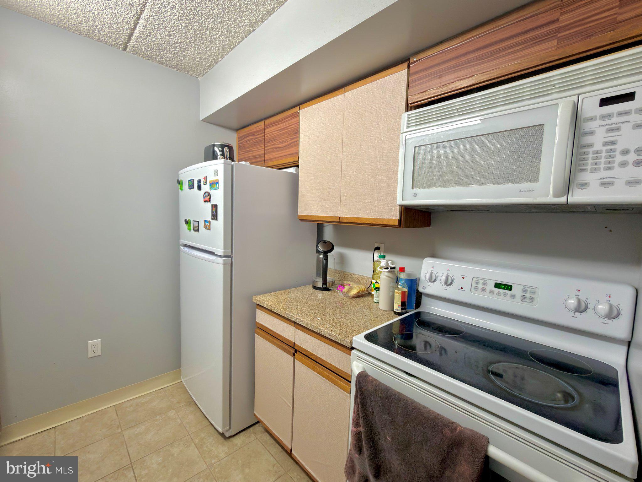 QUEEN VILLAGE - Residential
