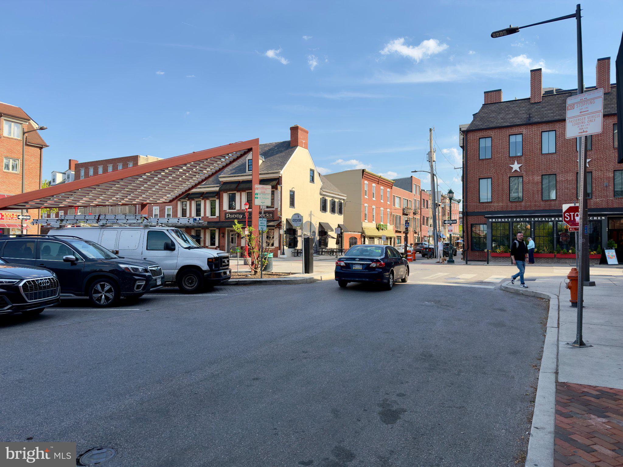 QUEEN VILLAGE - Residential
