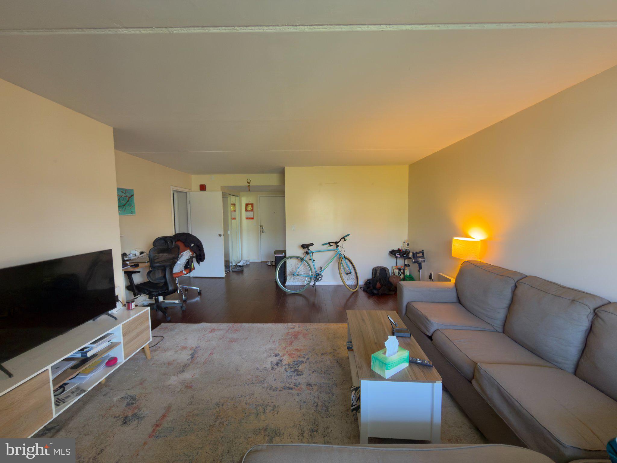 QUEEN VILLAGE - Residential