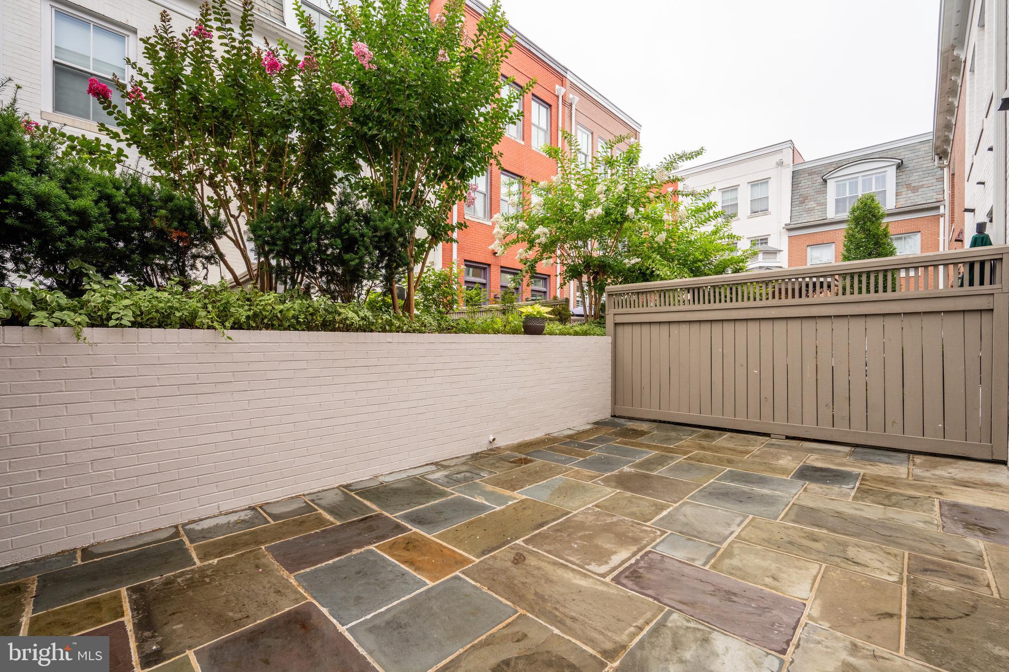 OLD TOWN ALEXANDRIA - Residential