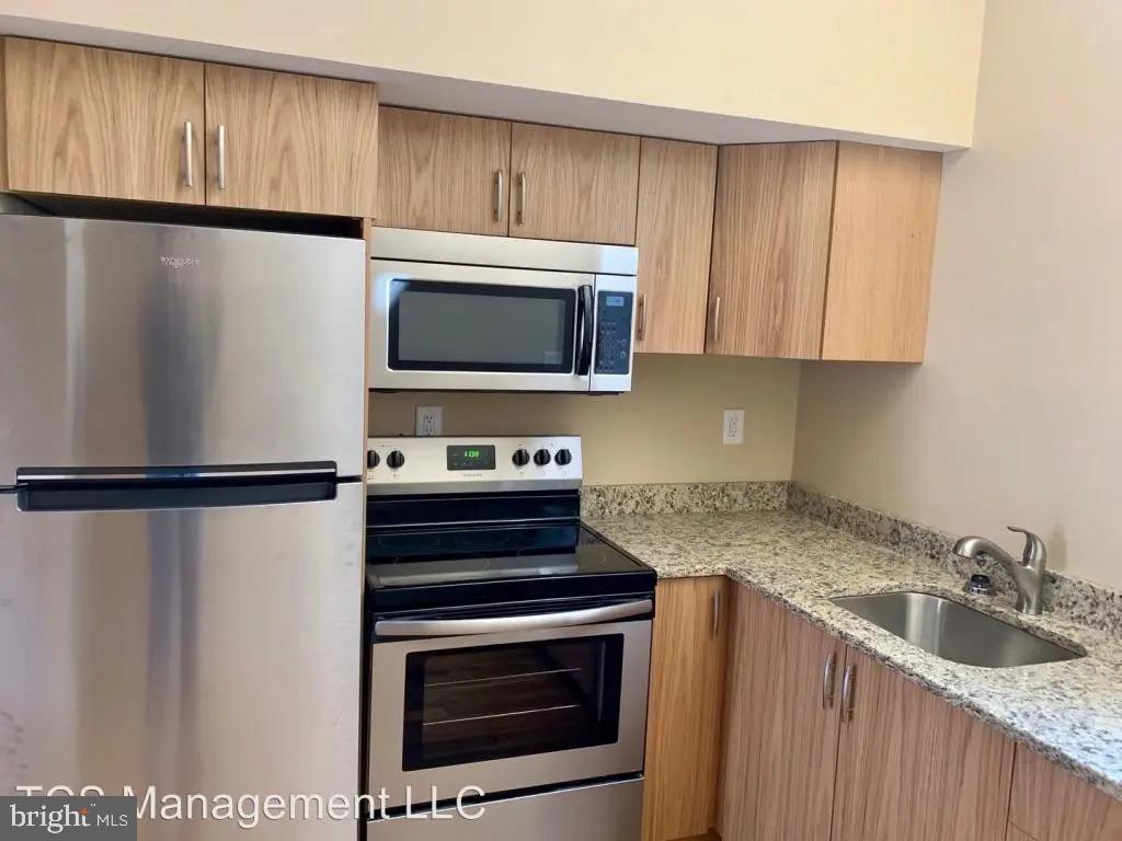 AVAILABLE NOW!

Newly Renovated 1BR/1BA Bi-Level Fairmount Apartment Available Now! - This newly renovated apartment at 809 N 26th St #2F in the Fairmount section of Philadelphia is a great rental option for you to consider. The impressive 2nd floor bi-level unit features one bedroom and one full bathroom. There are shiny, hardwood floors throughout the bright, cheery apartment. The kitchen has a new stainless steel refrigerator, stove, microwave and abundant counter/cabinet space. There is plenty of room to get creative with the open living room area. The bedroom is very large and comfortable. The bathroom is modern, stylishly tiled, fresh and clean.

For your convenience, there is a washer/dryer in the unit. There is central air to keep you cool during the summer months. Public transportation is easily accessible. The property is located right around the corner from Philadelphia Community College. Pets negotiable. PA LICENSE RS341532 $45 application fee. Tenants pay for electricity, cable/wifi. cold water included!
