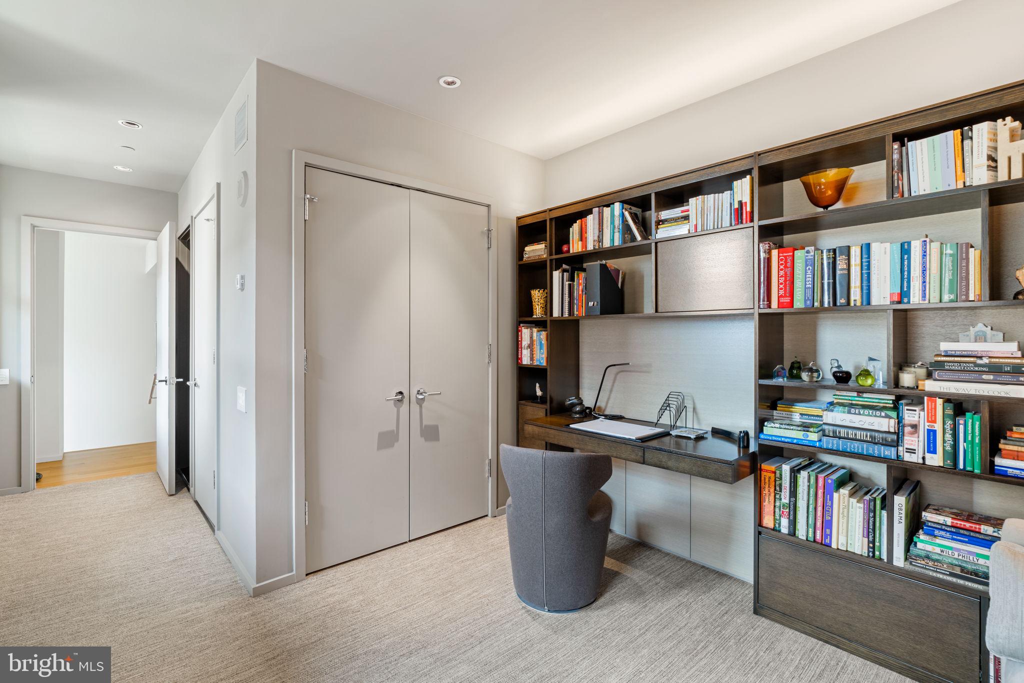 SOCIETY HILL - Residential