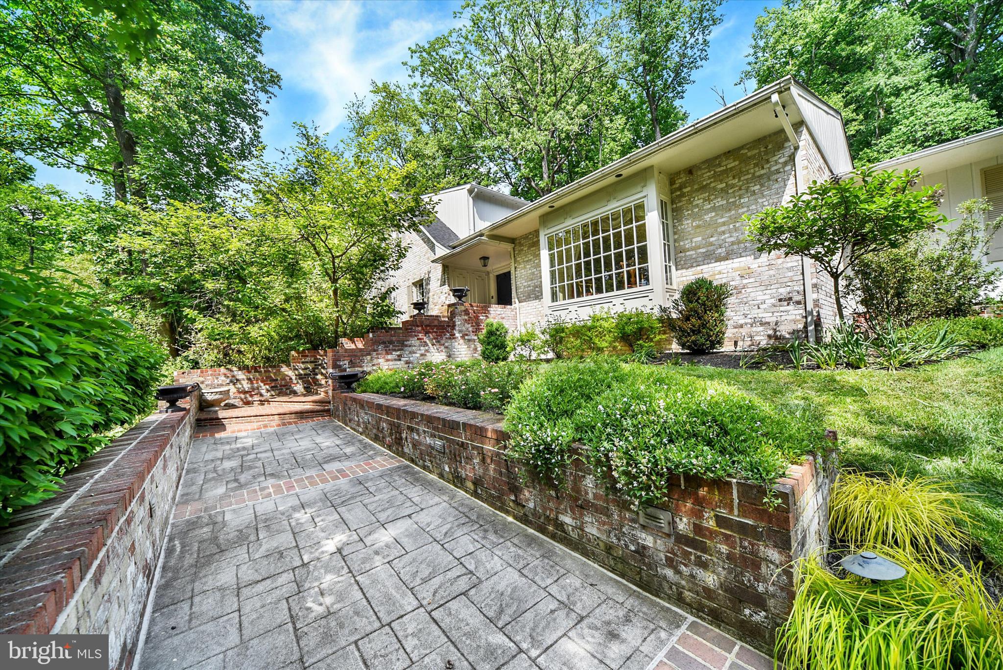 CAVESWOOD - Residential