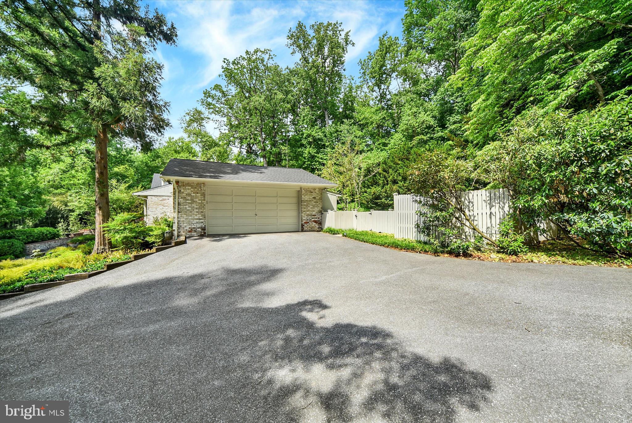 CAVESWOOD - Residential