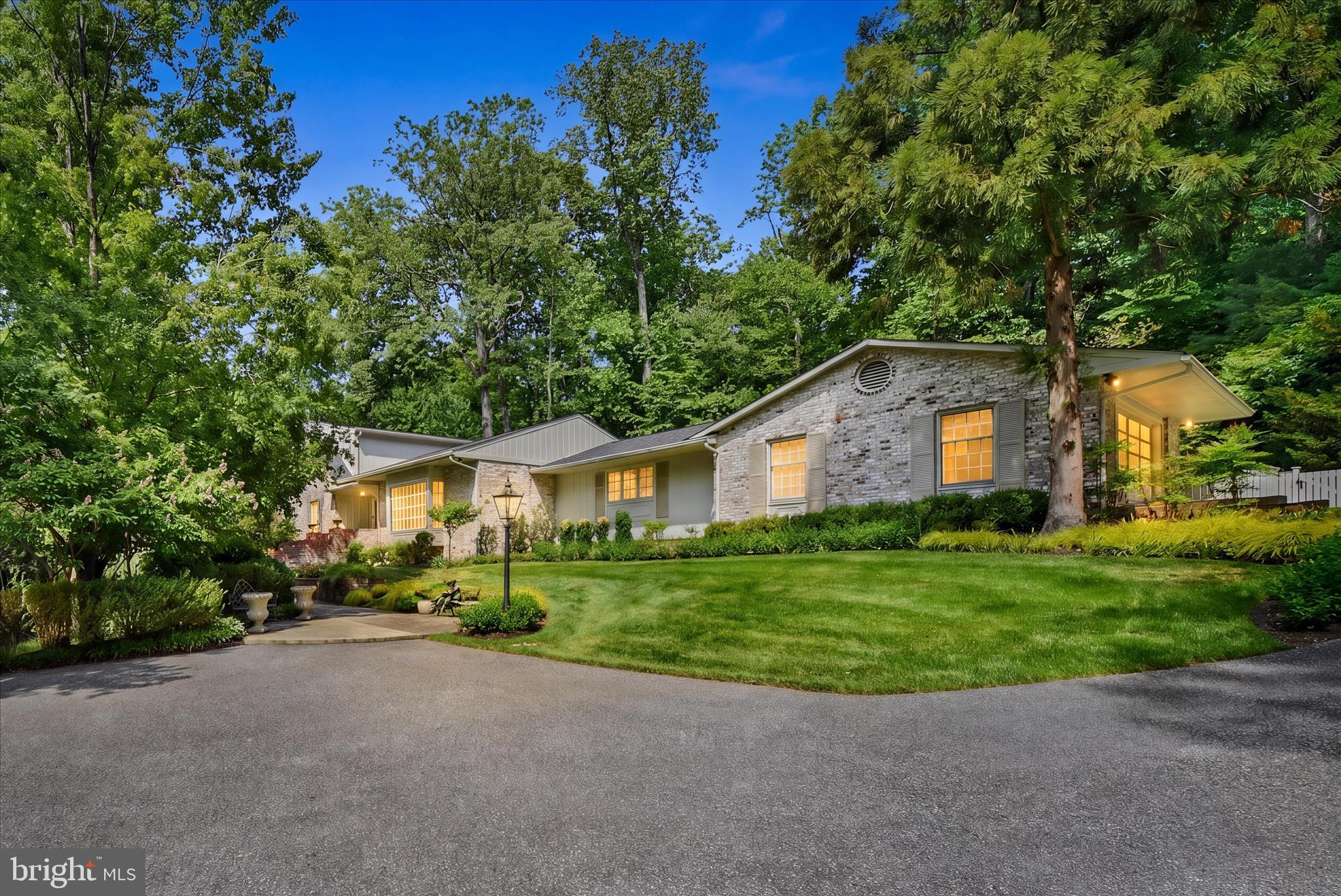 CAVESWOOD - Residential