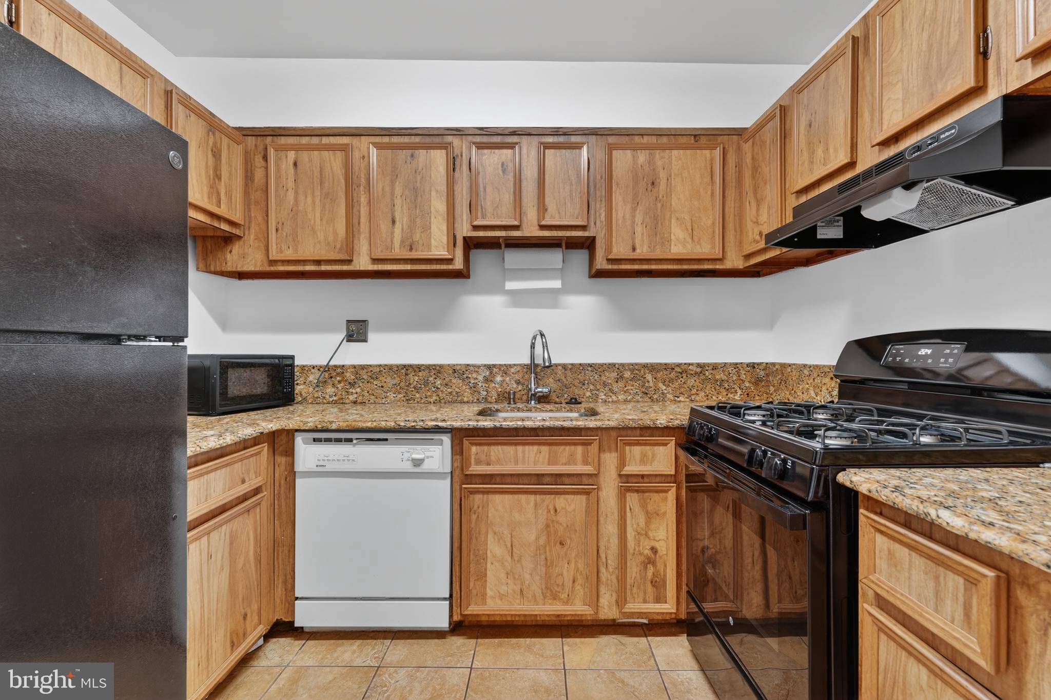 SWANN HILL CONDOMINIUMS - Residential