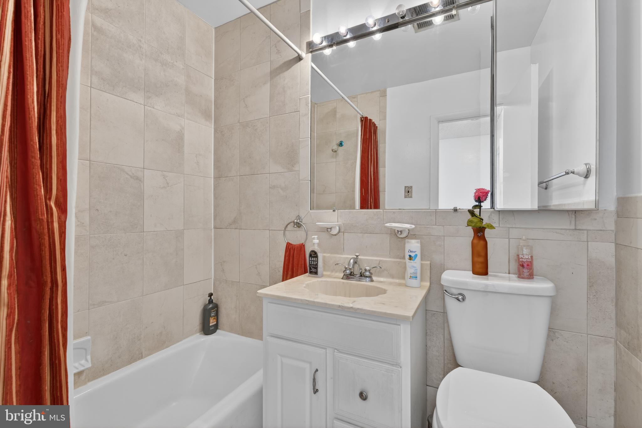 SWANN HILL CONDOMINIUMS - Residential