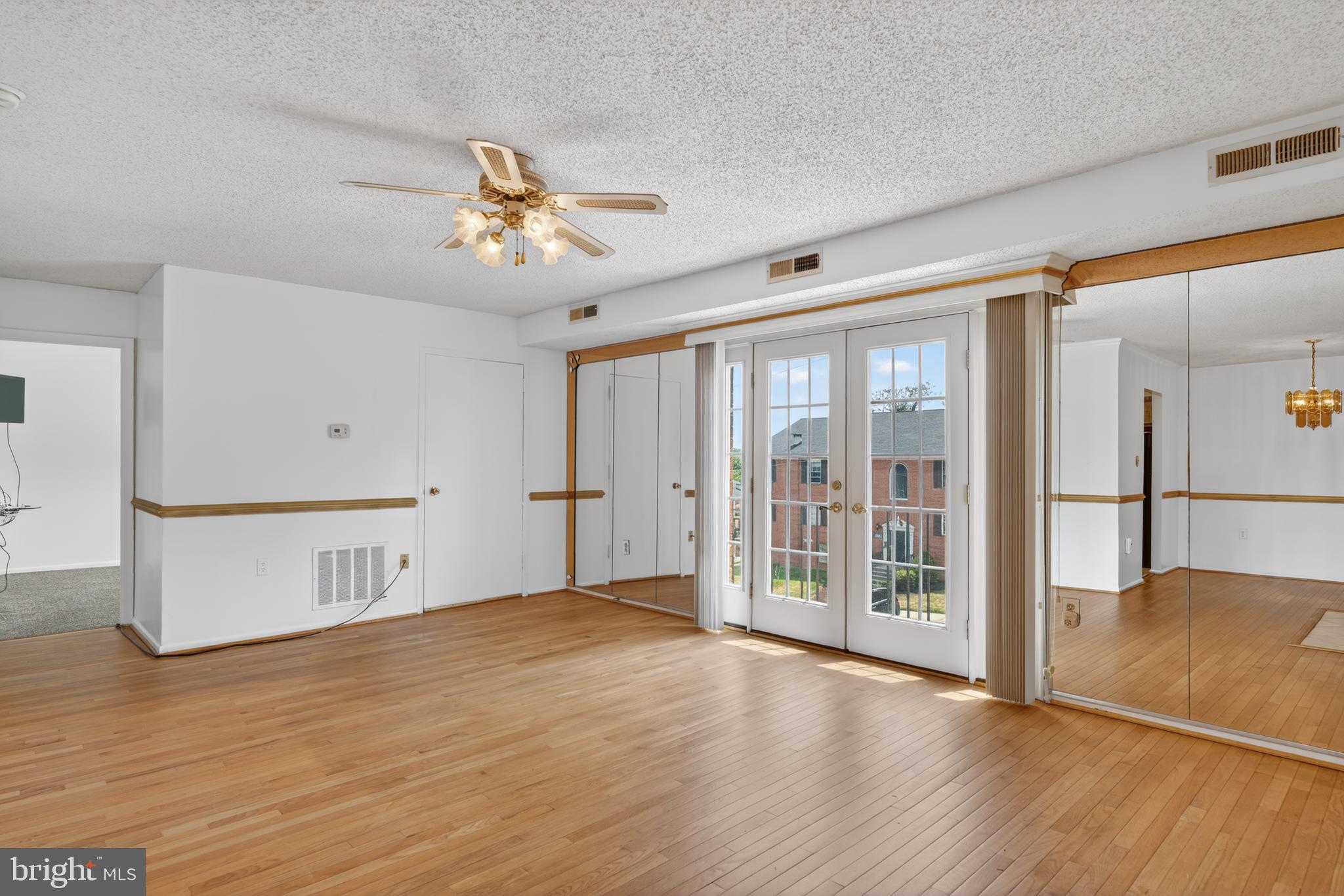 SWANN HILL CONDOMINIUMS - Residential