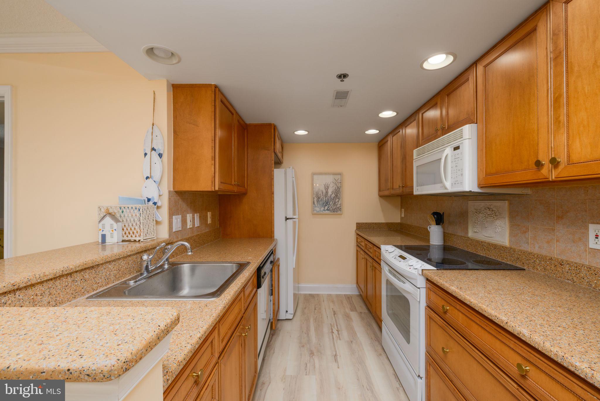 SEA COLONY EAST - Residential