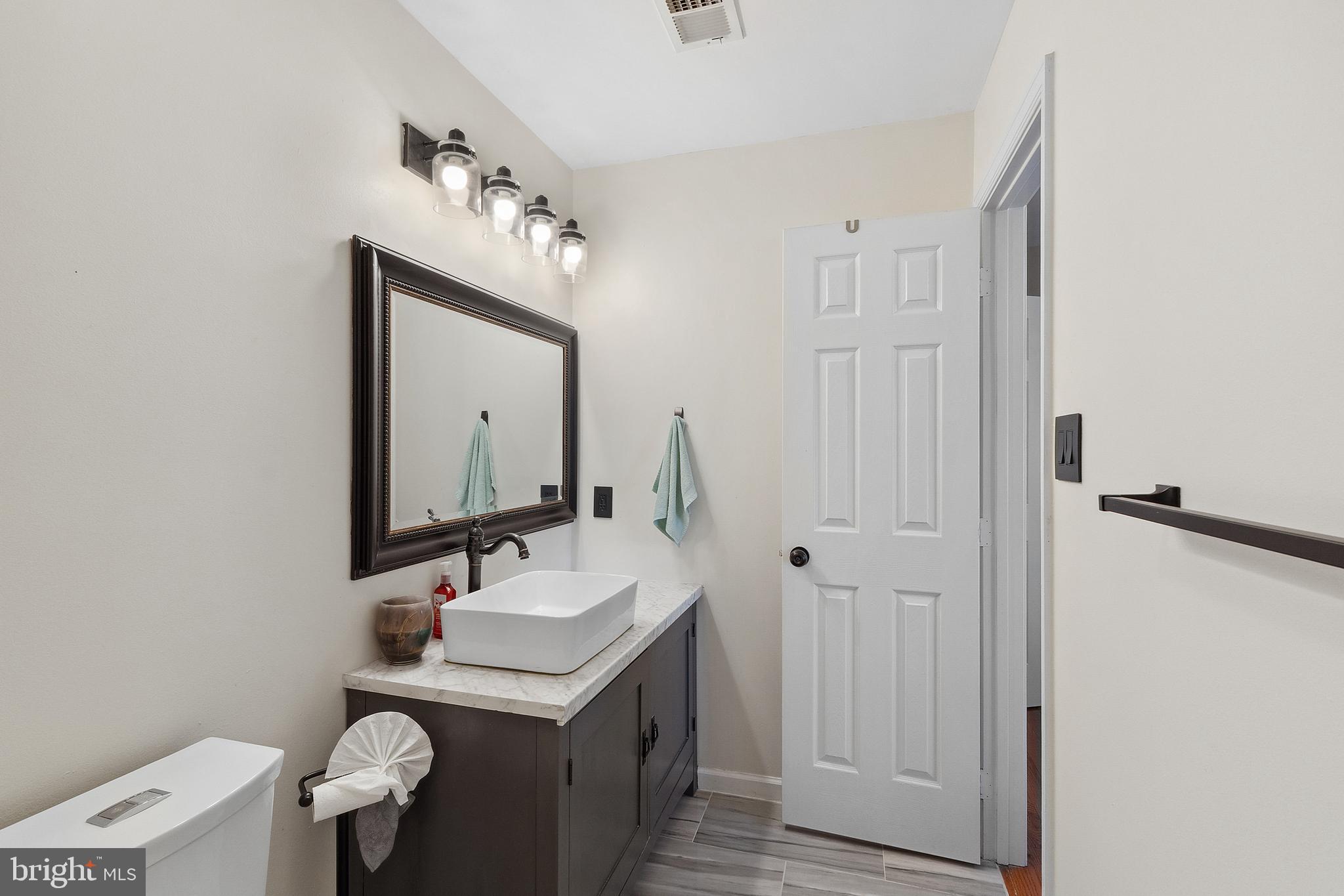 ASHBURN VILLAGE - Residential