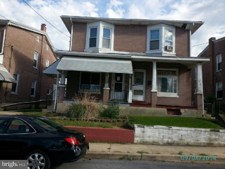 Adorable and affordable!  This lovely Fleetwood semi is just awaiting your personal touches.  Generous room sizes, detached garage and tremendous potential.  Property being sold as-is, no SDS, corporate addendums apply.  Buyer is responsible for any municipal inspections/repairs as required.  Call today for your personal tour.  This is an opportunity you don't want to miss.