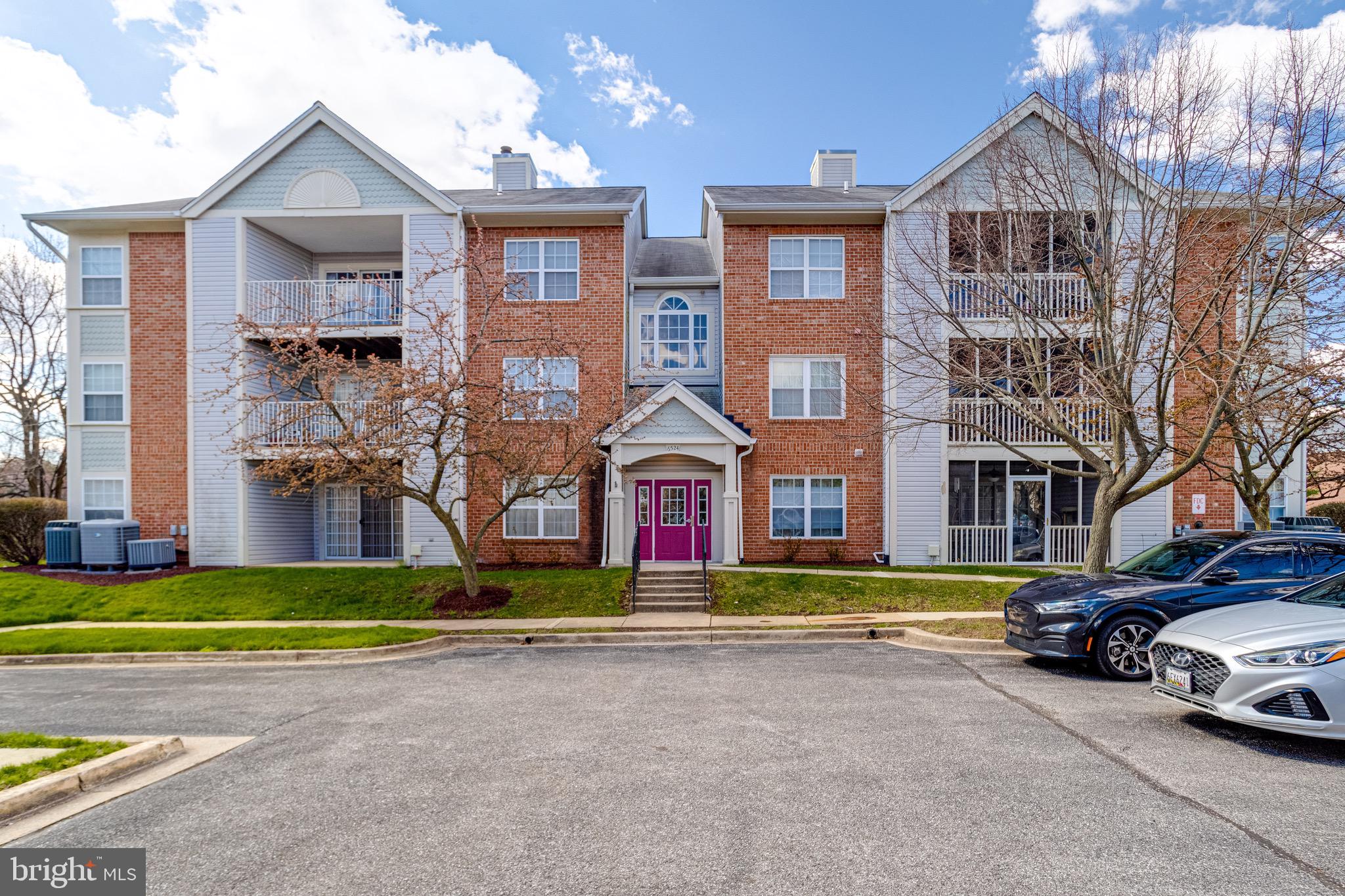 CROMWELL FOUNTAIN - Residential