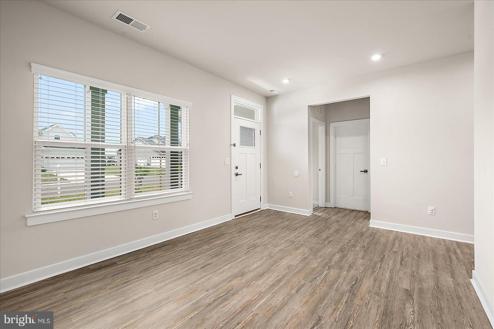 ATLANTIC LAKES - Residential