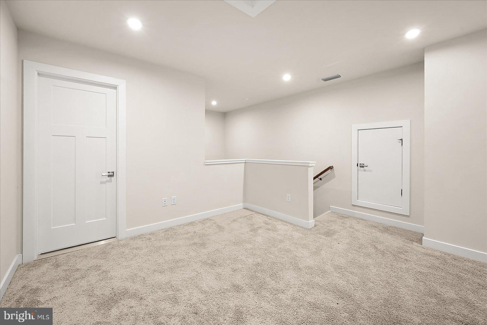 ATLANTIC LAKES - Residential