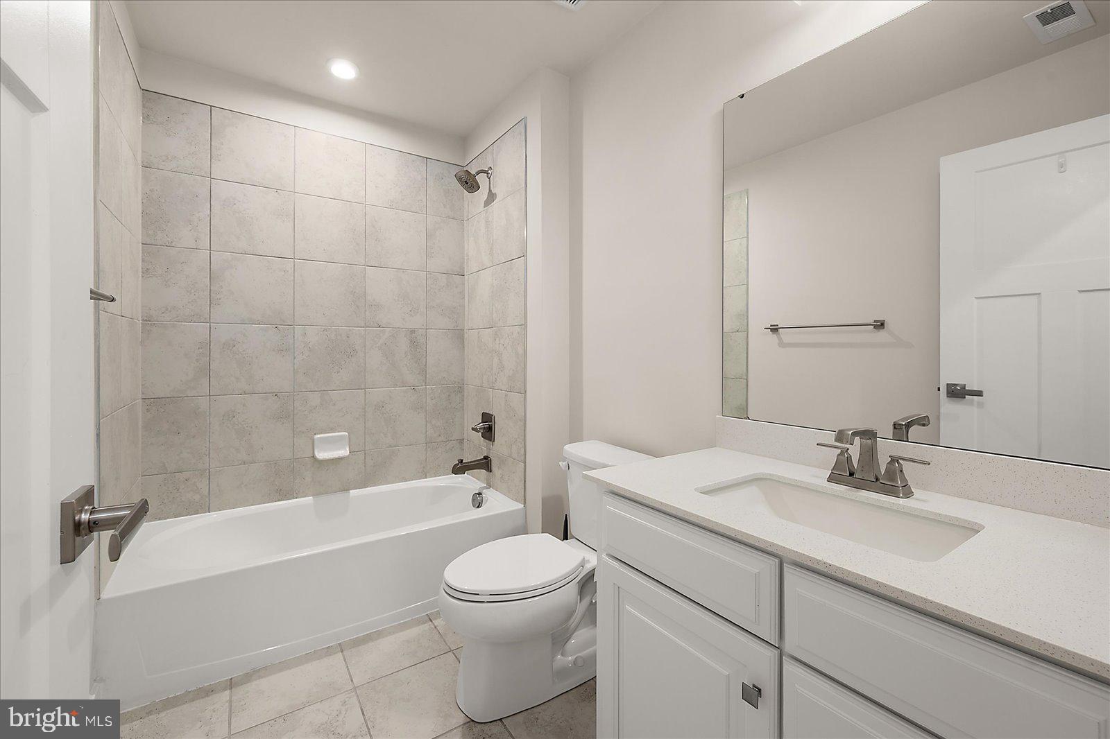 ATLANTIC LAKES - Residential