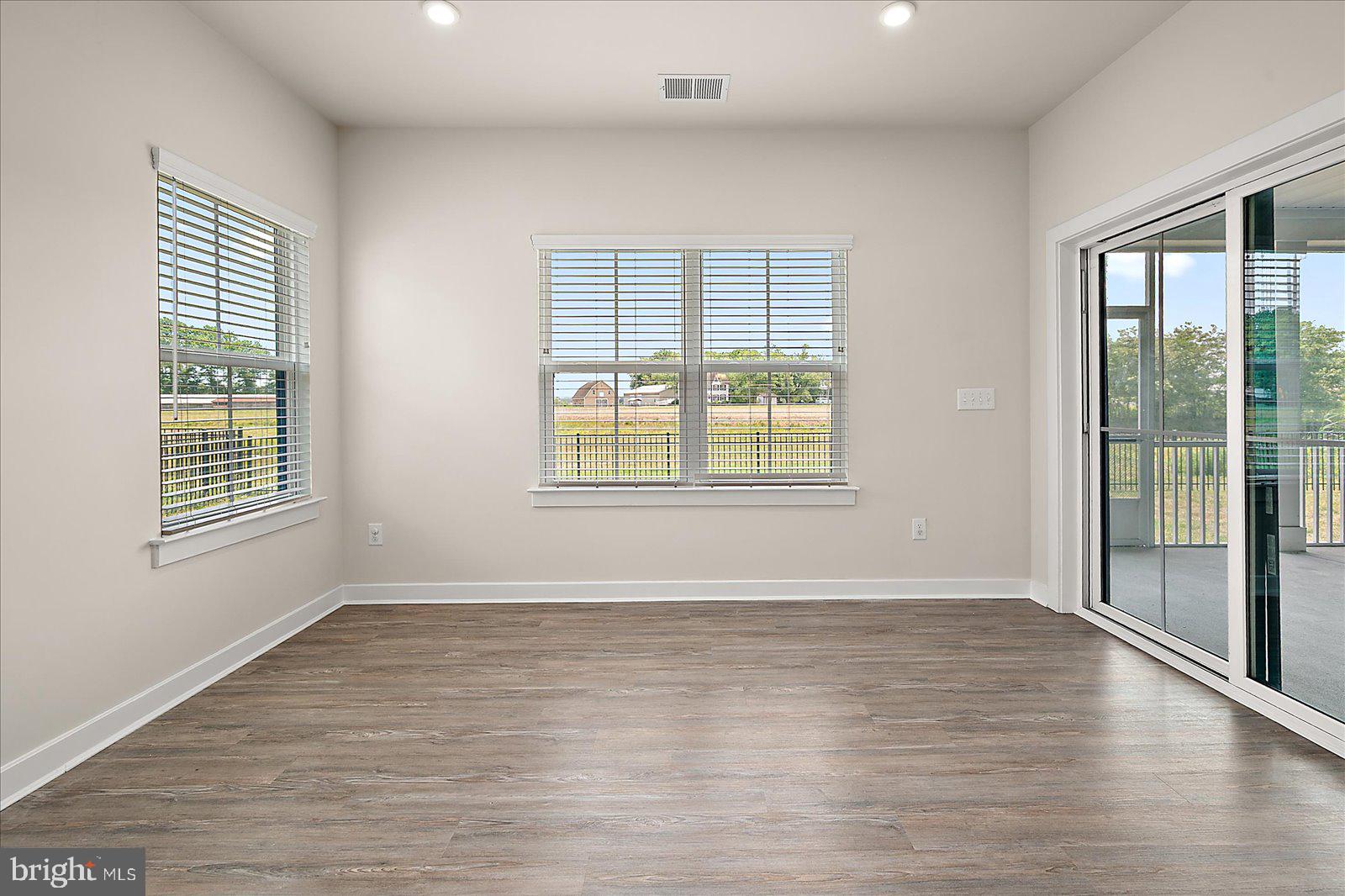 ATLANTIC LAKES - Residential