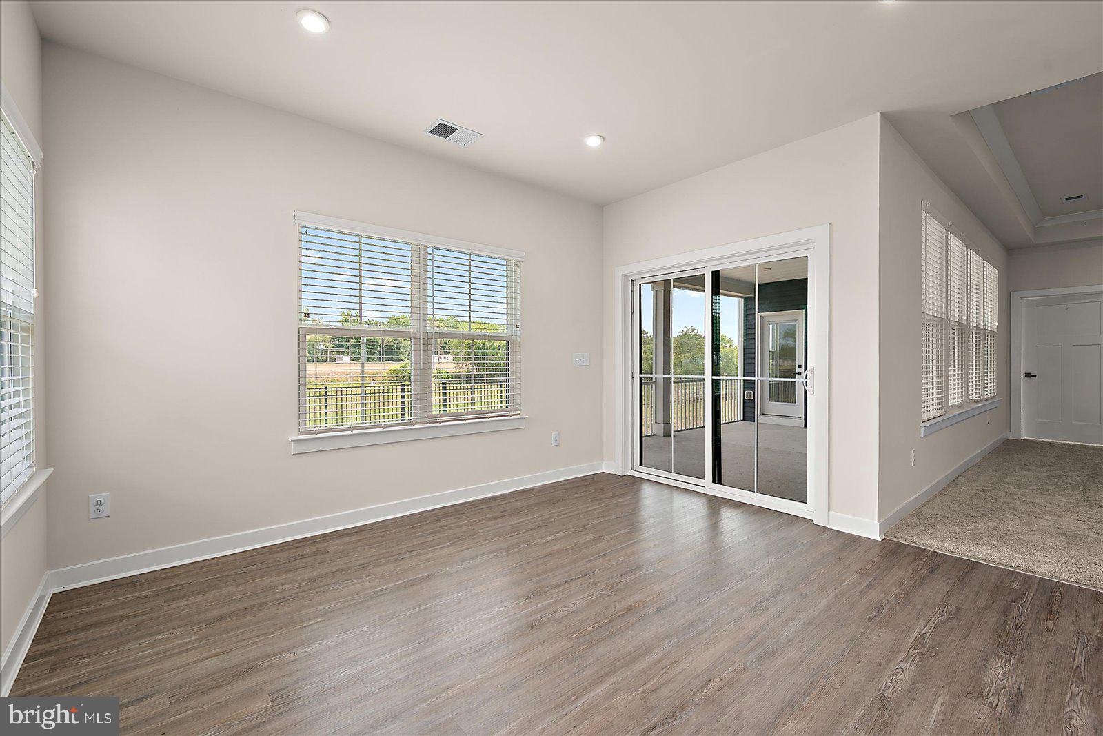 ATLANTIC LAKES - Residential