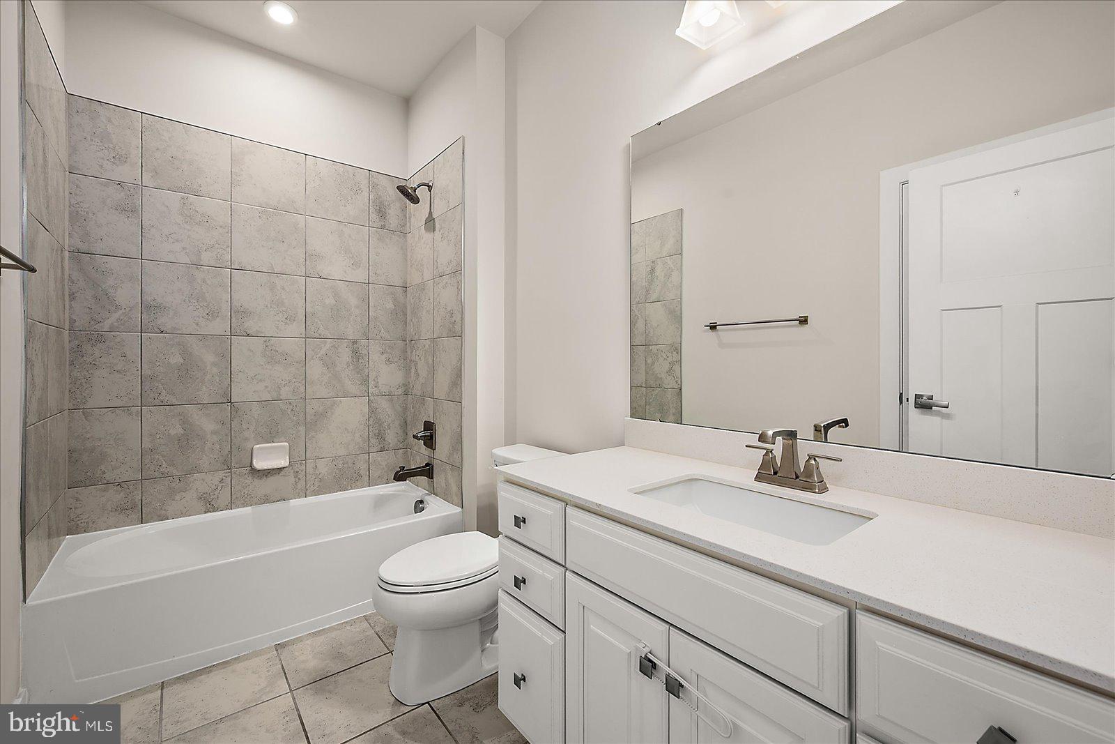 ATLANTIC LAKES - Residential