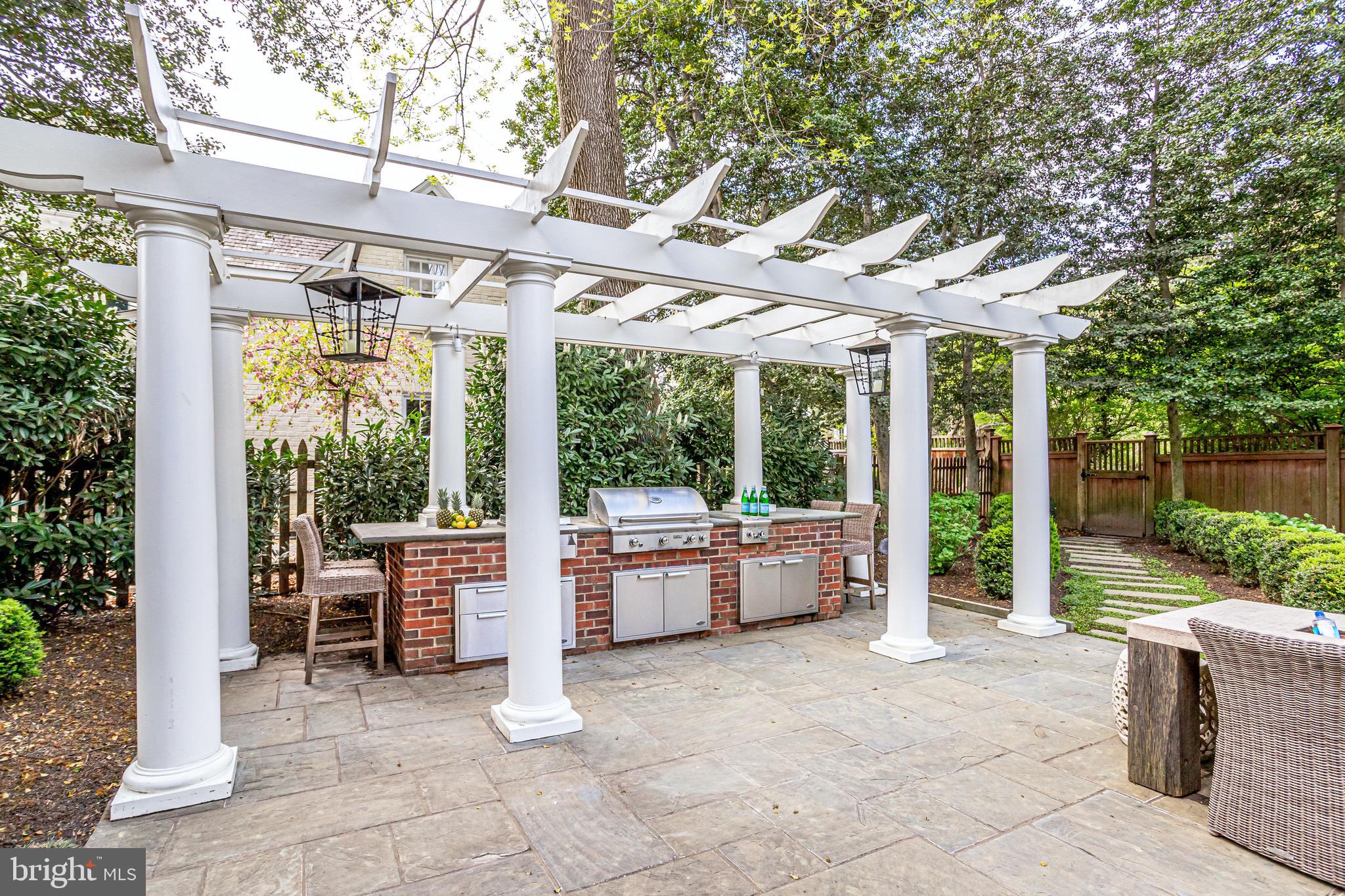 COLONIAL PARK - Residential