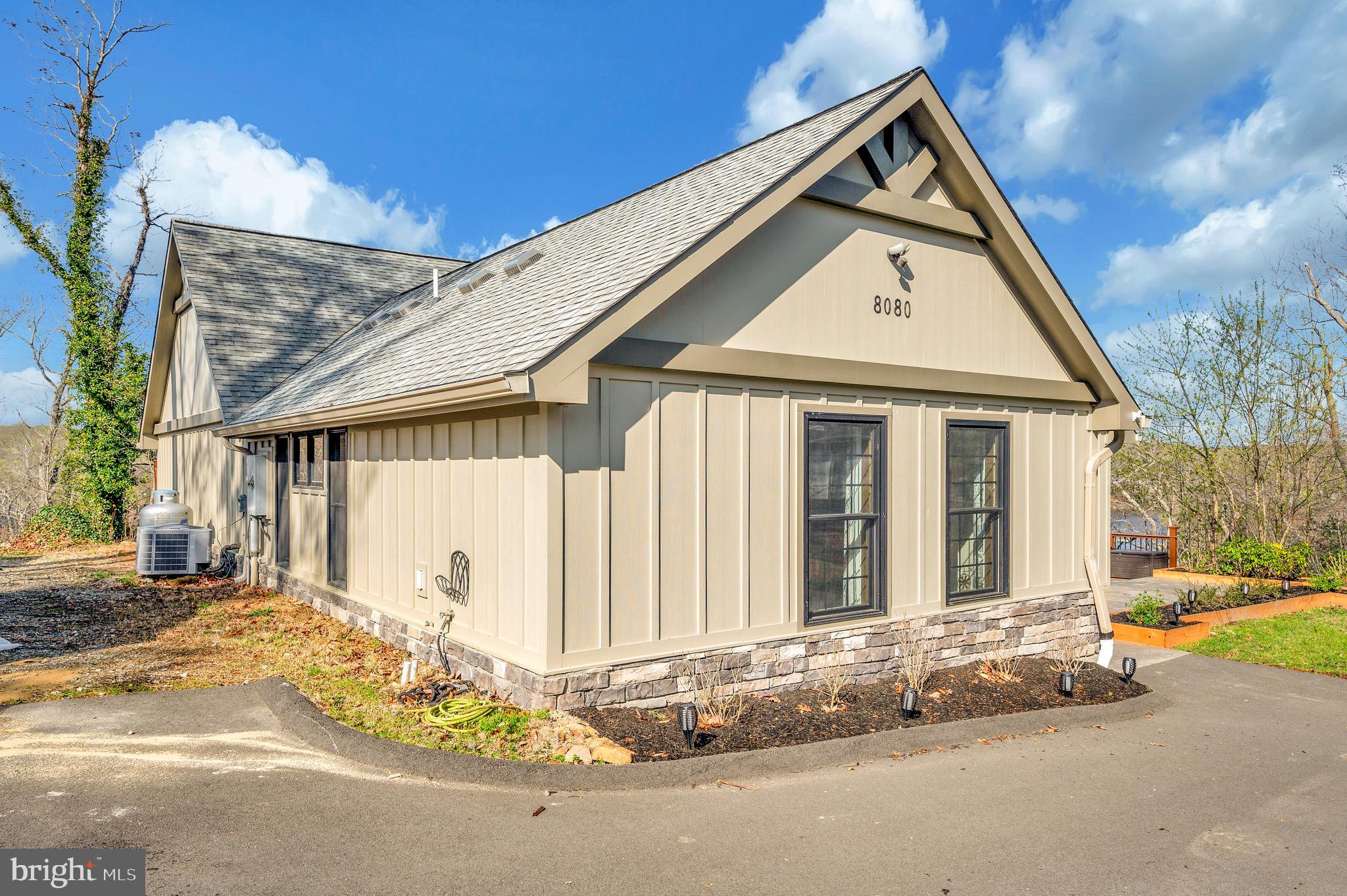 LAKE JACKSON SHORES - Residential