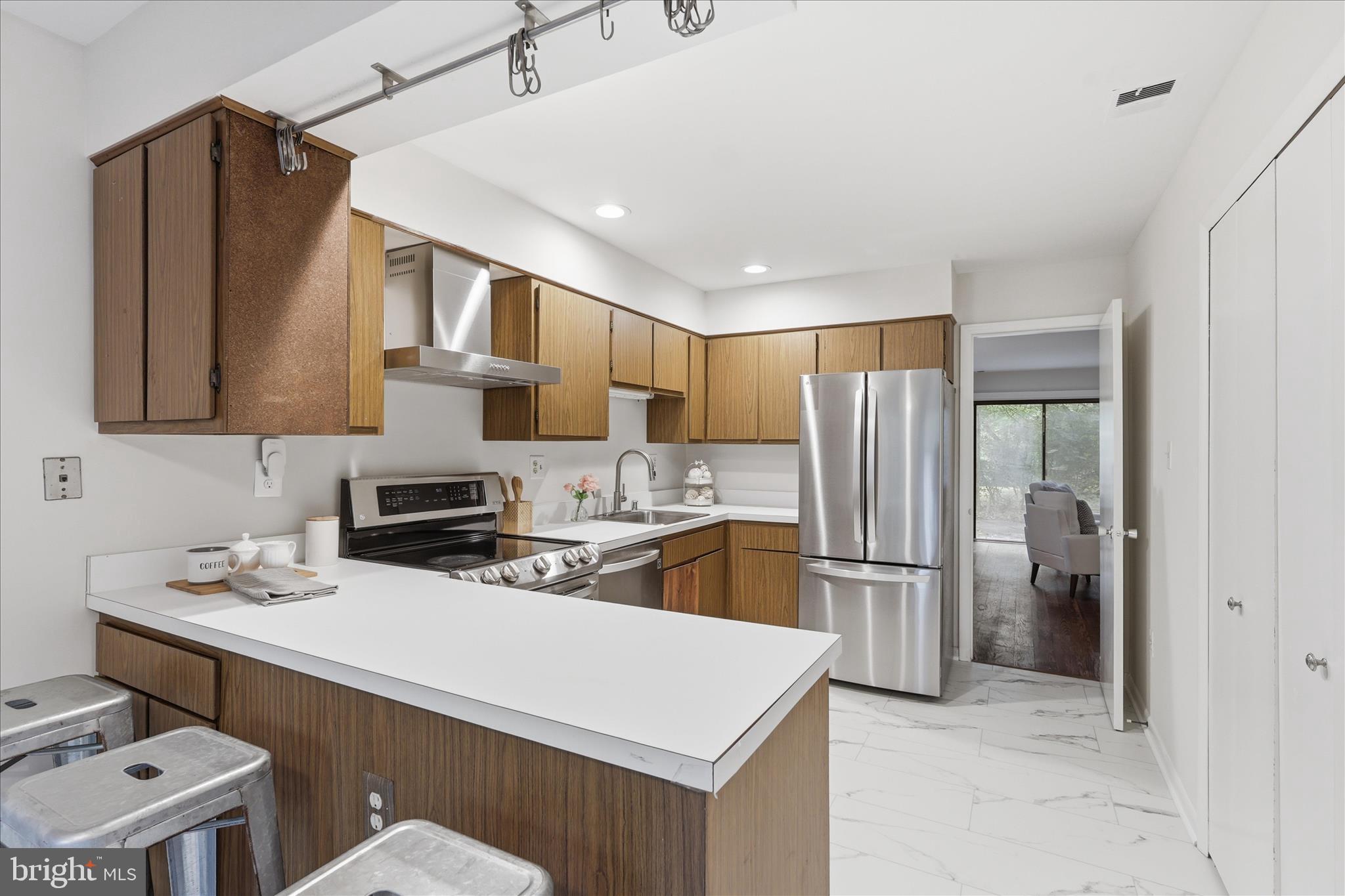 RESTON - Residential