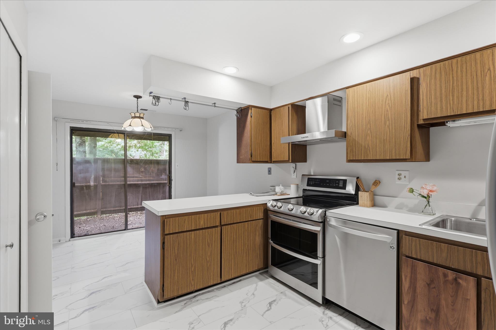 RESTON - Residential