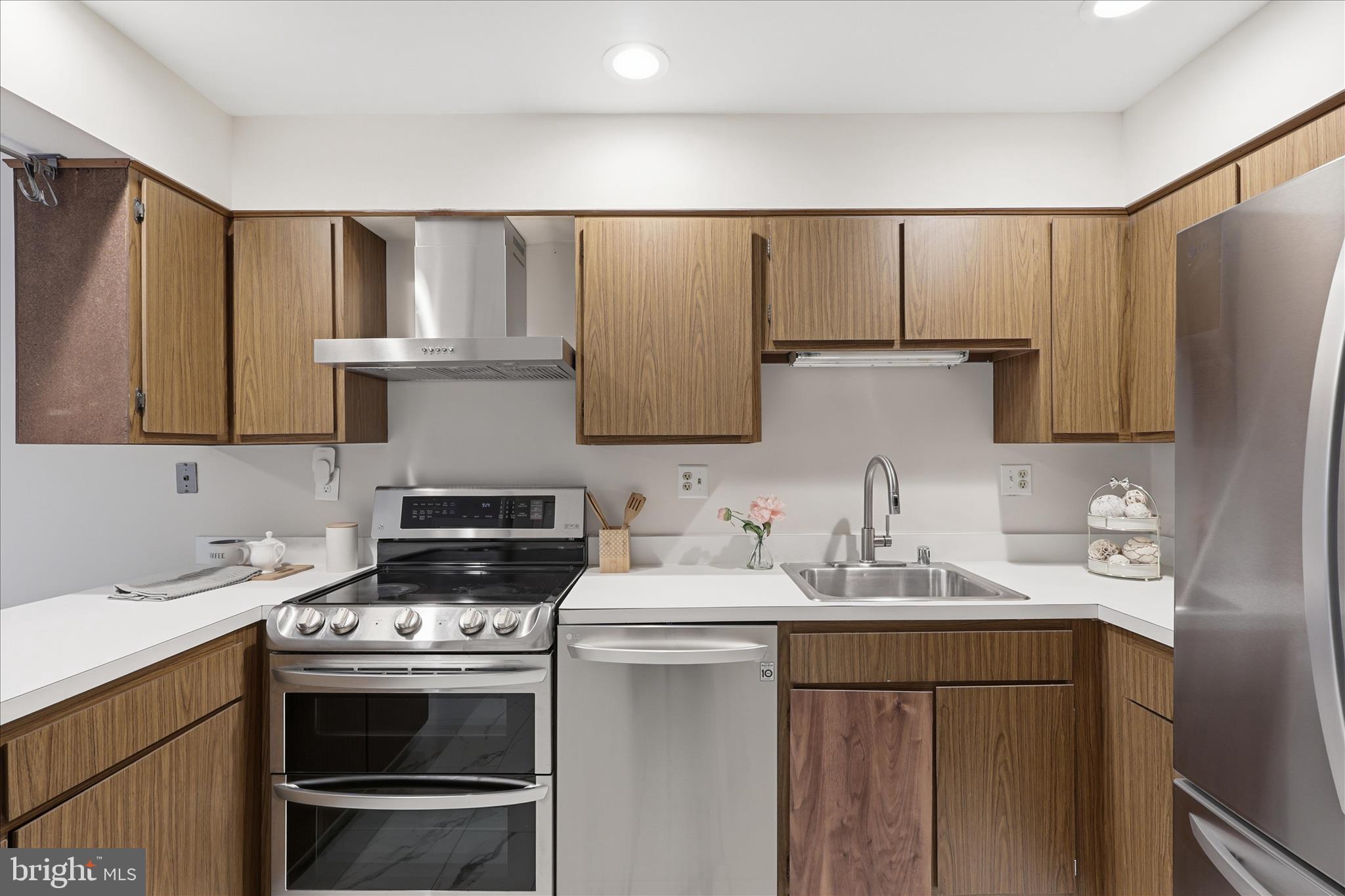 RESTON - Residential