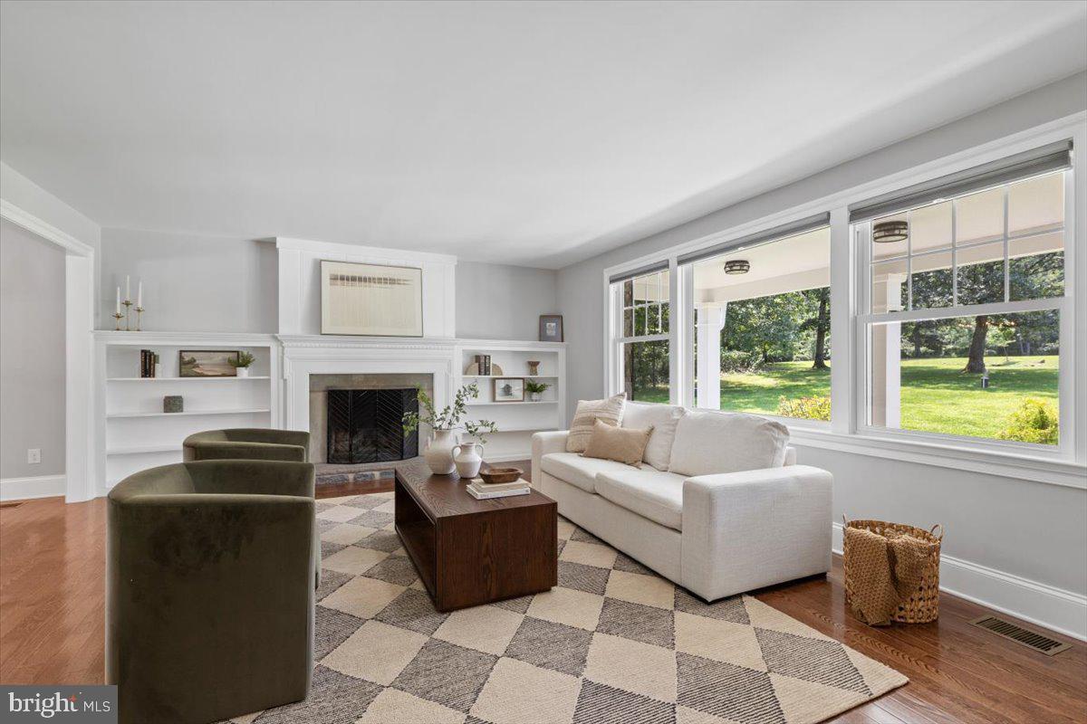 RADNOR HUNT - Residential