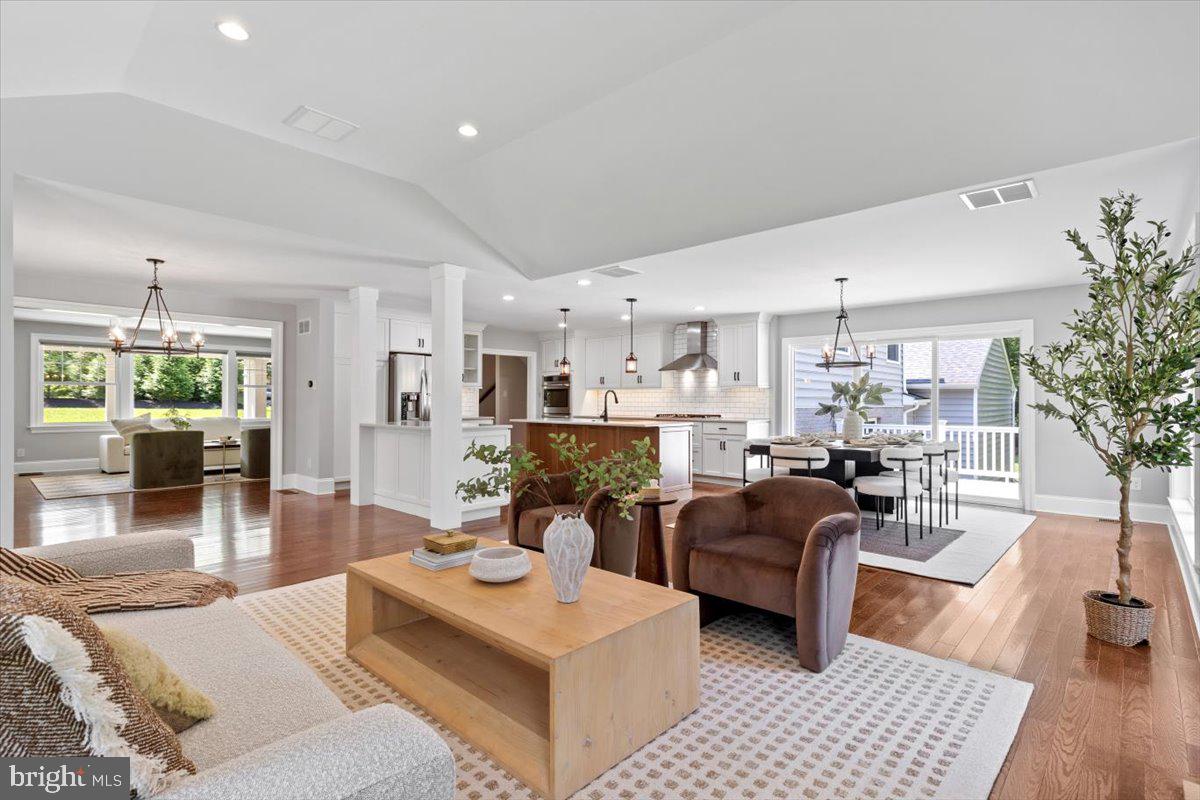 RADNOR HUNT - Residential