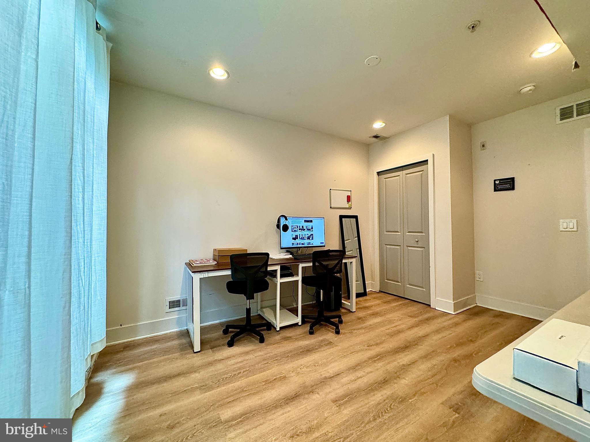 FAIRMOUNT - Residential Income