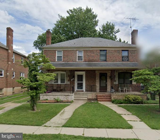 HERE'S YOUR CHANCE TO GET A GREAT HOUSE IN HISTORICAL "WARD 27"!!
 THIS 3 BEDROOM 1 AND A HALF BATH HOME WITH IT'S OWN GARAGE AND PARTIALLY FINISHED BASEMENT IS WAITING FOR YOUR PERSONAL TOUCH! A LITTLE ELBOW GREASE WILL BUILD YOU QUICK SWEAT EQUITY THAT YOU CAN BE PROUD OF!
 THE KITCHEN BOASTS GRANITE COUNTERS AND AN OPEN LAYOUT!
 A NICE LARGE YARD IS PERFECT FOR KIDS AND PETS!
GET IT BEFORE IT'S GONE!!!