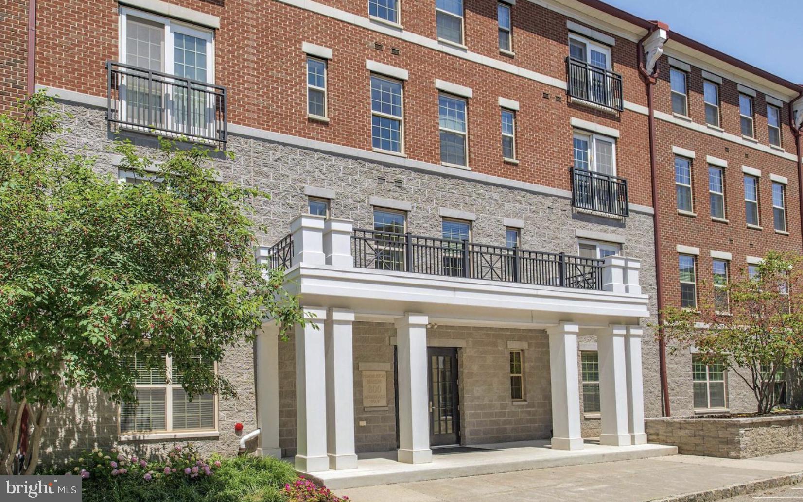 NAVAL SQUARE - Residential Lease