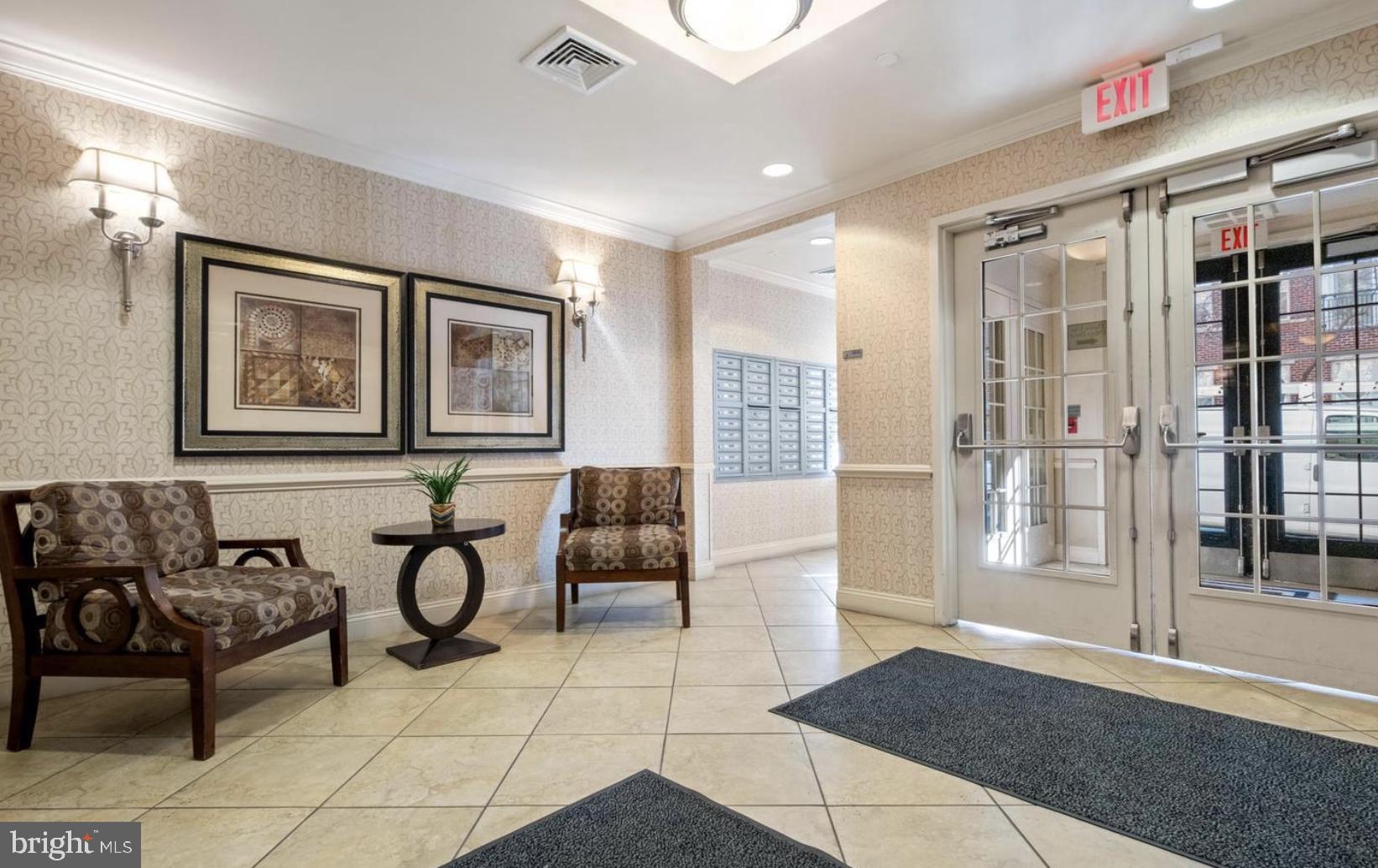NAVAL SQUARE - Residential Lease