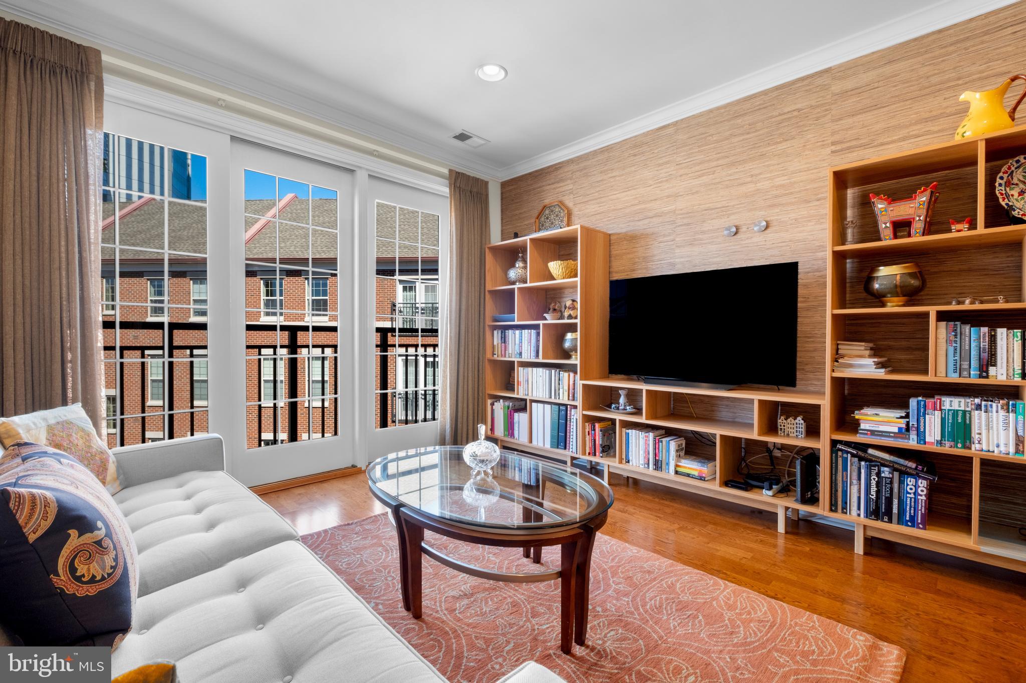 NAVAL SQUARE - Residential Lease