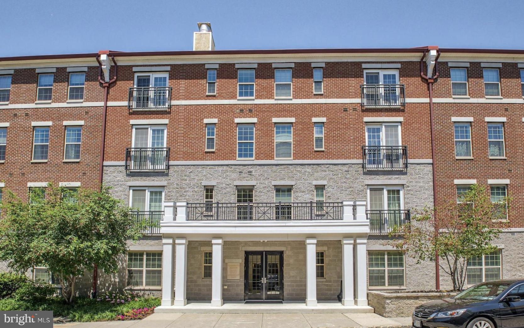 NAVAL SQUARE - Residential Lease