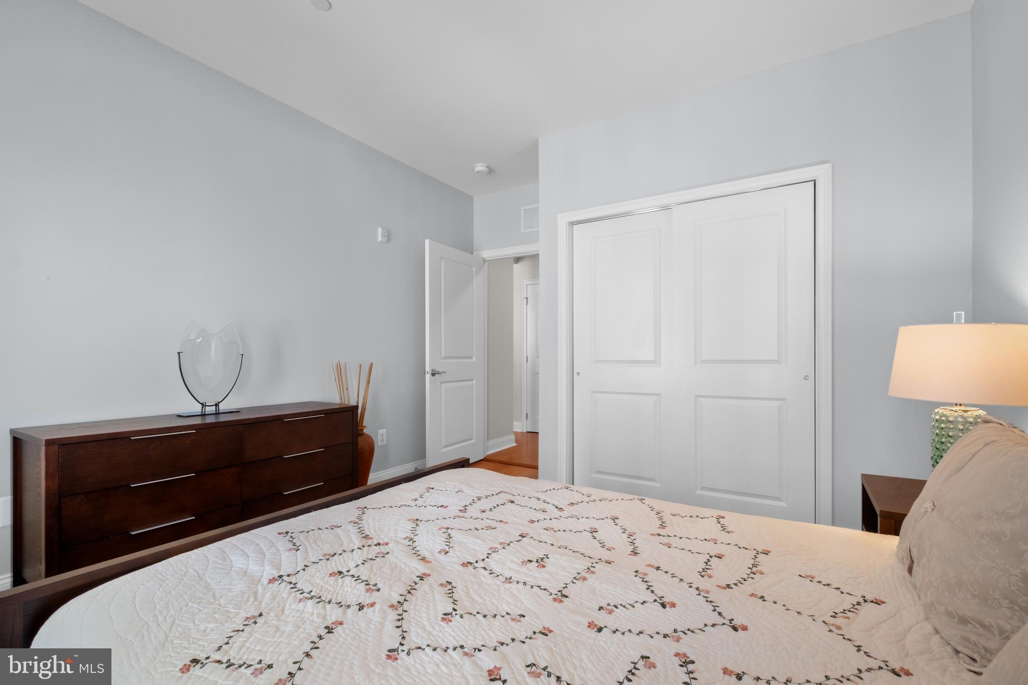 NAVAL SQUARE - Residential Lease