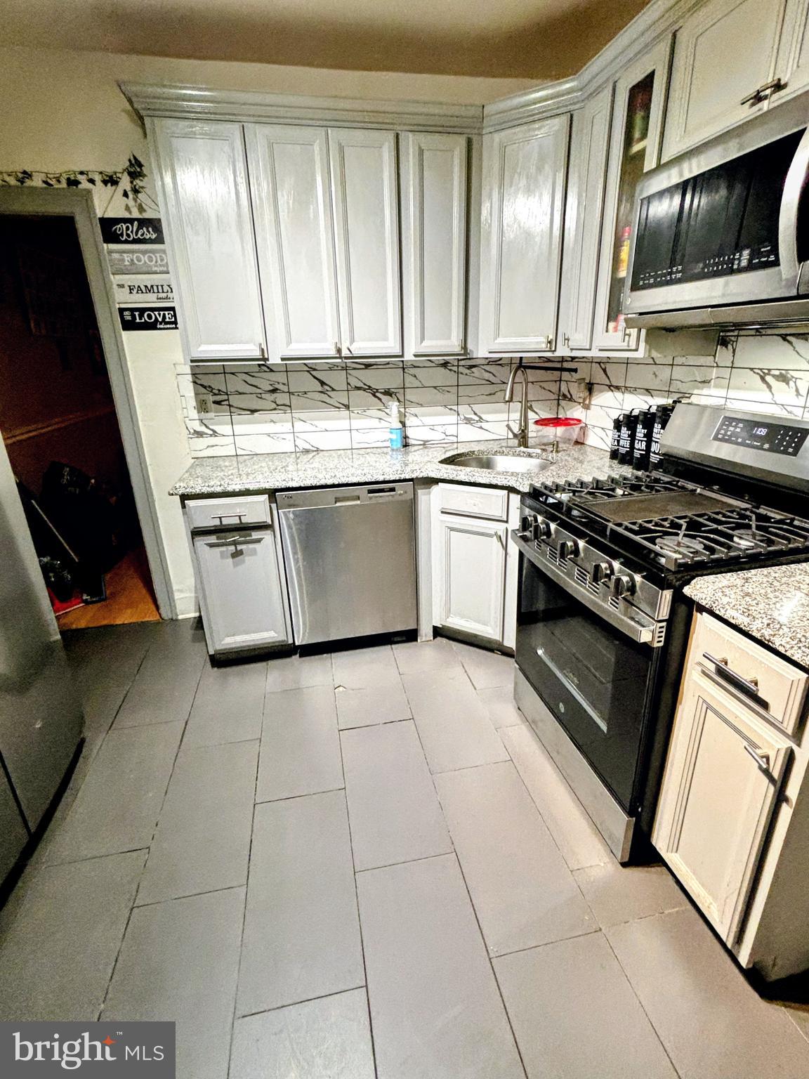 FERN ROCK - Residential