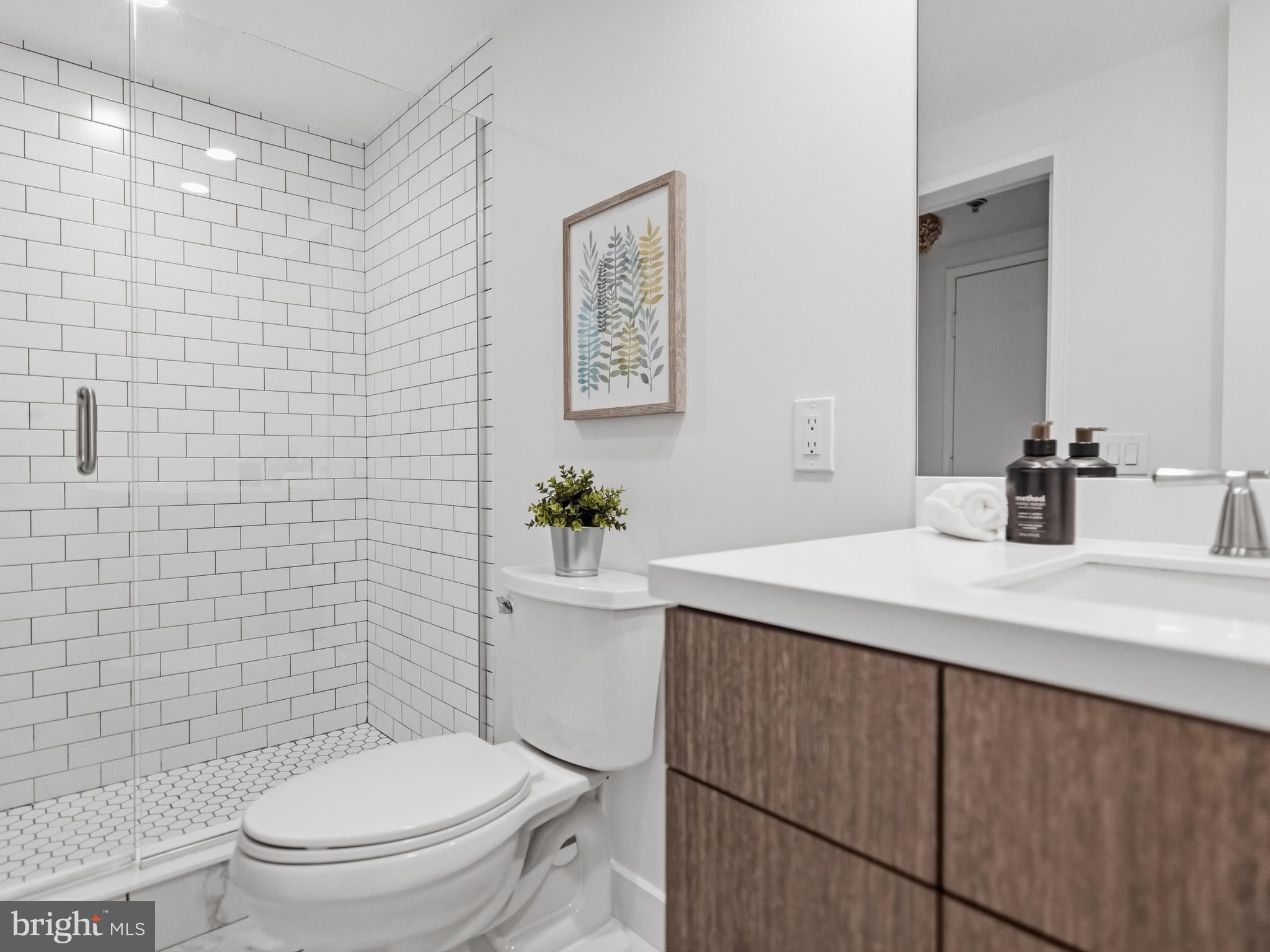 QUEEN VILLAGE - Residential