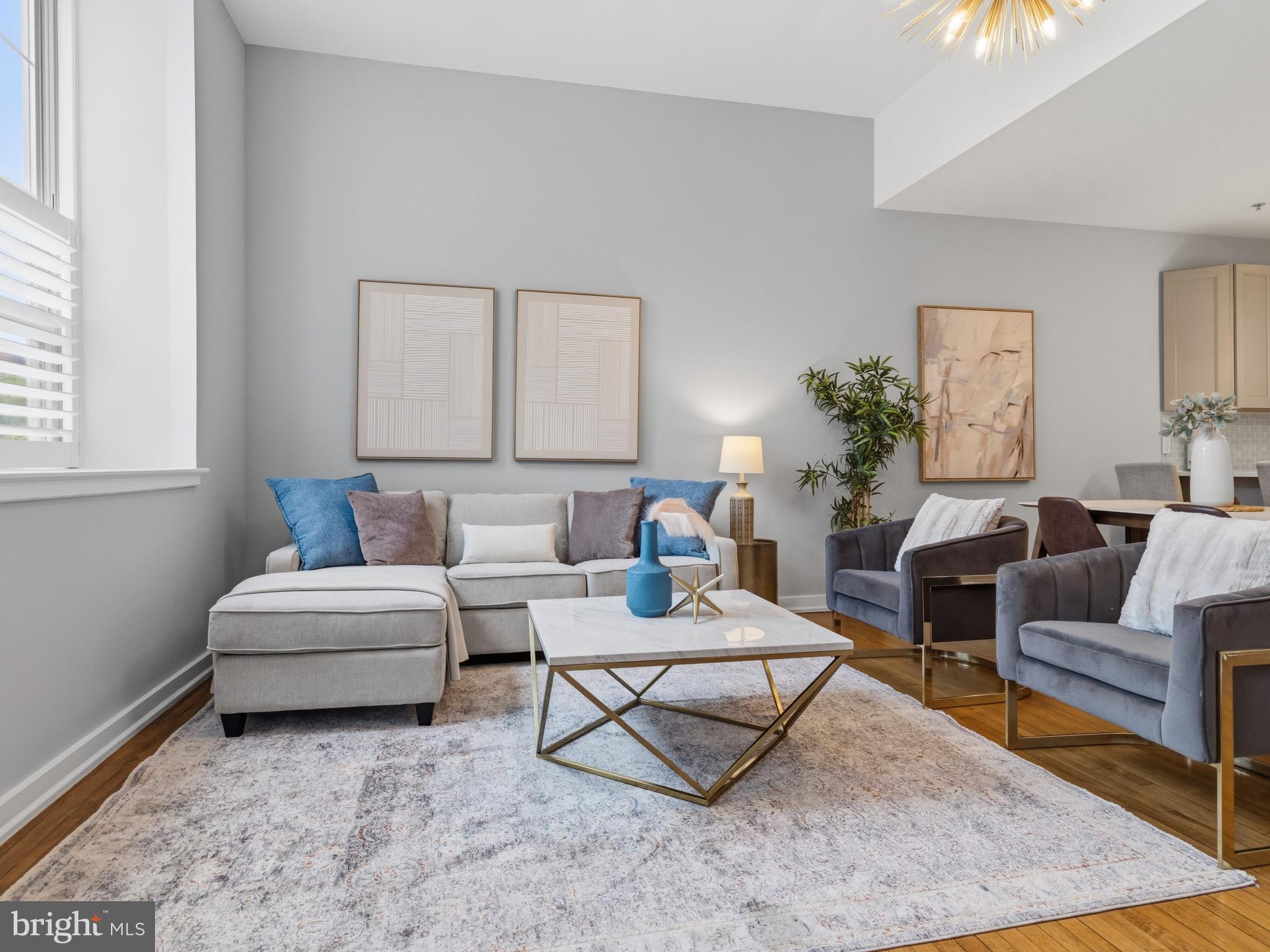 QUEEN VILLAGE - Residential