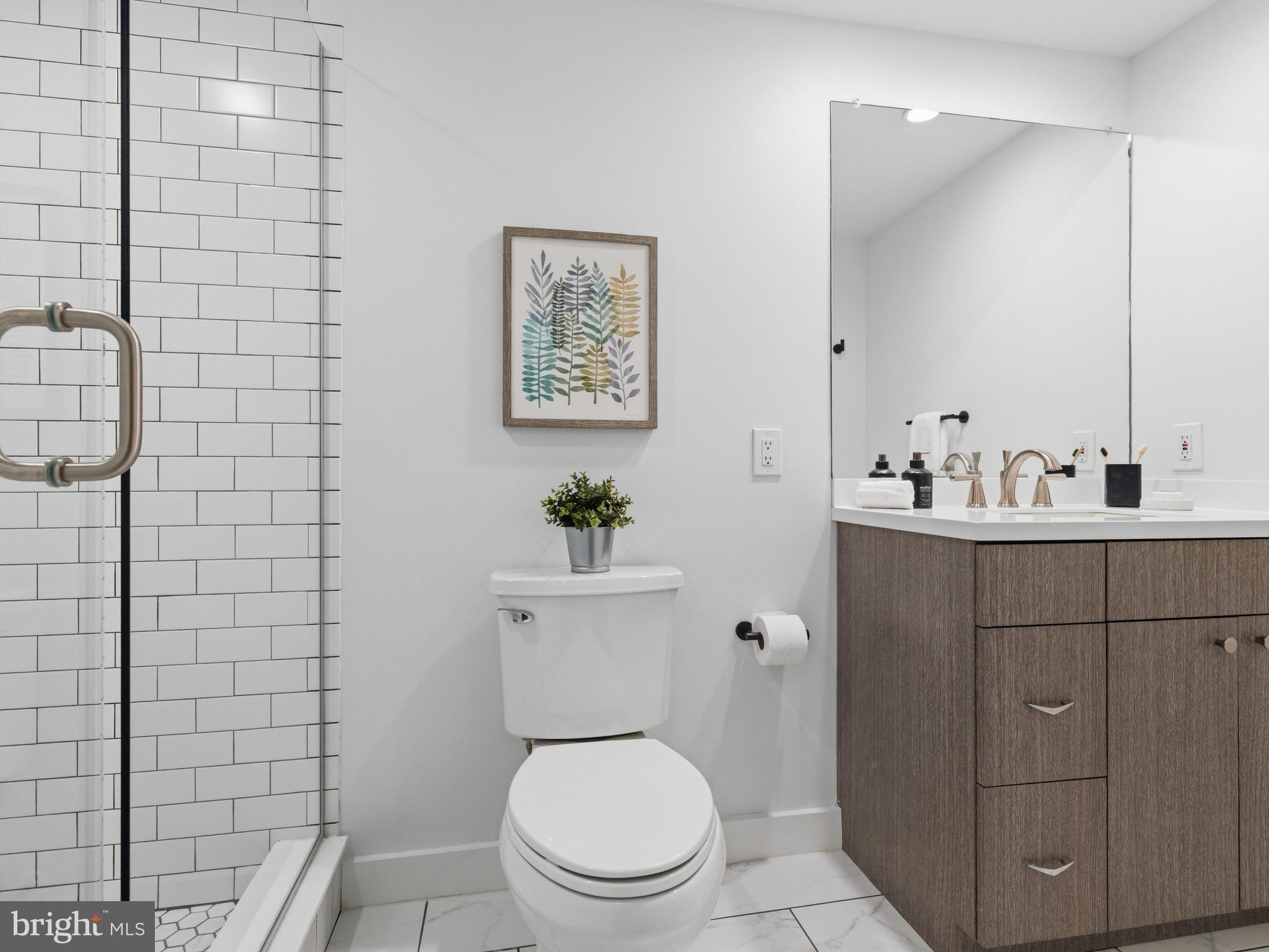QUEEN VILLAGE - Residential
