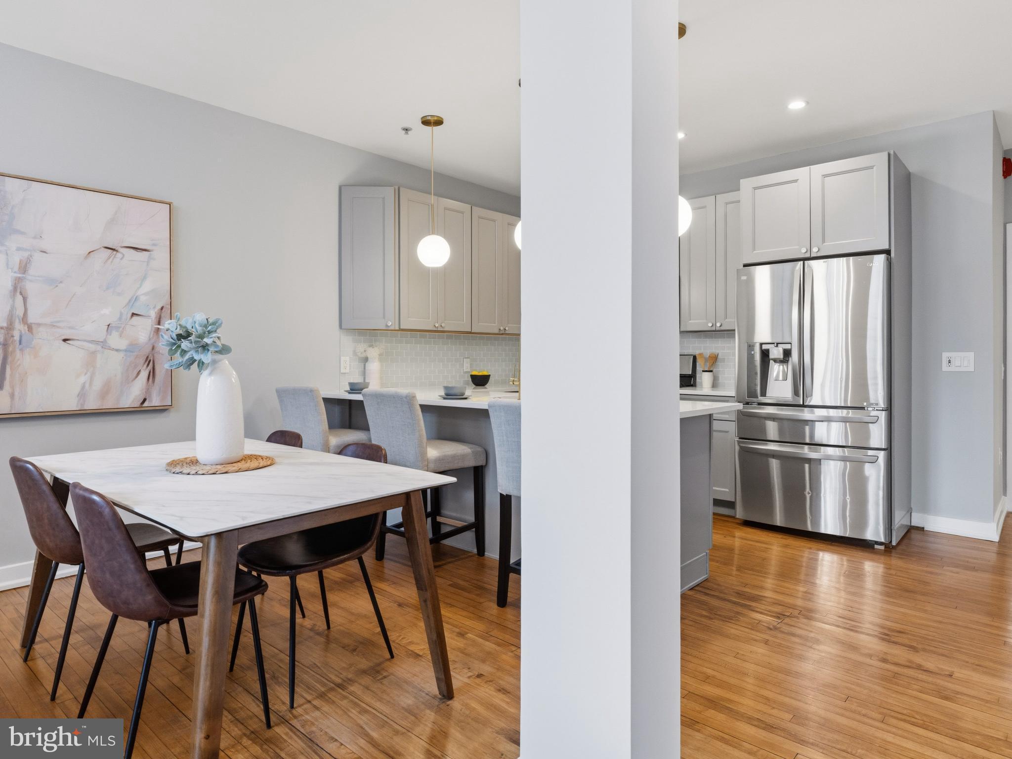 QUEEN VILLAGE - Residential