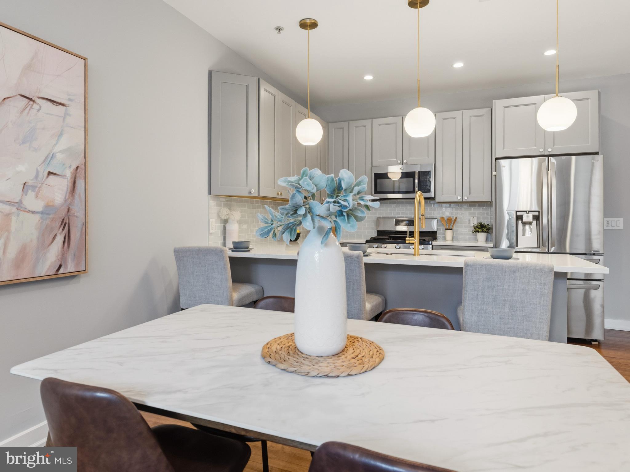 QUEEN VILLAGE - Residential