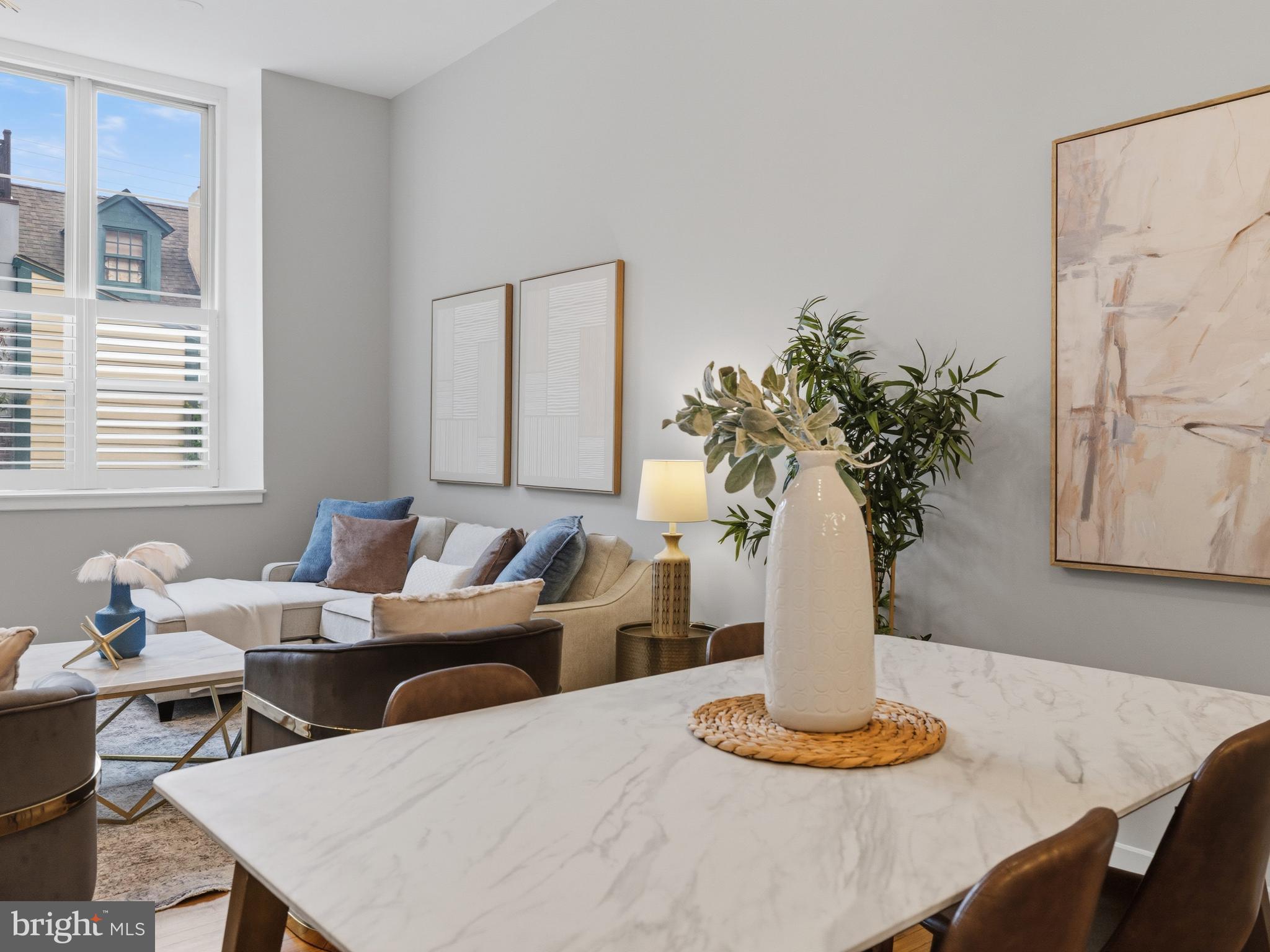 QUEEN VILLAGE - Residential